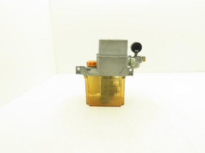 Showa LCB4-8299 Lubrication Oil Pump Machine Oiler 2L Tank 0.1 L/Min 200V