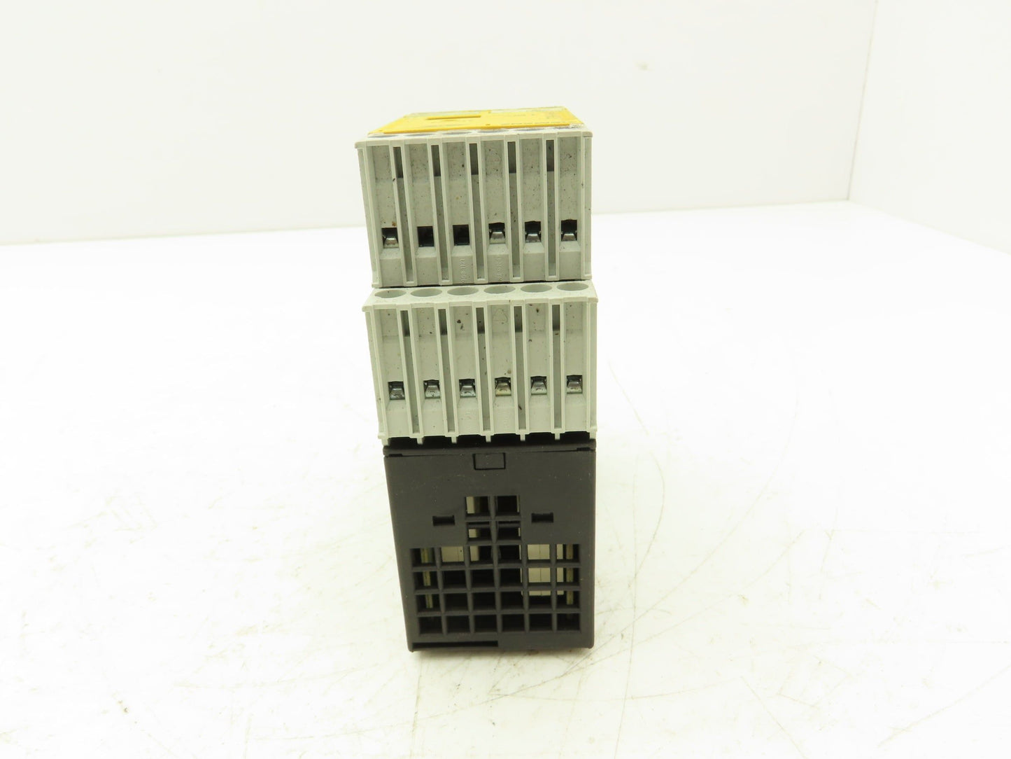 Siemens 3RK1105-1BE04-2CA0 Current Monitor Safety Relay Module