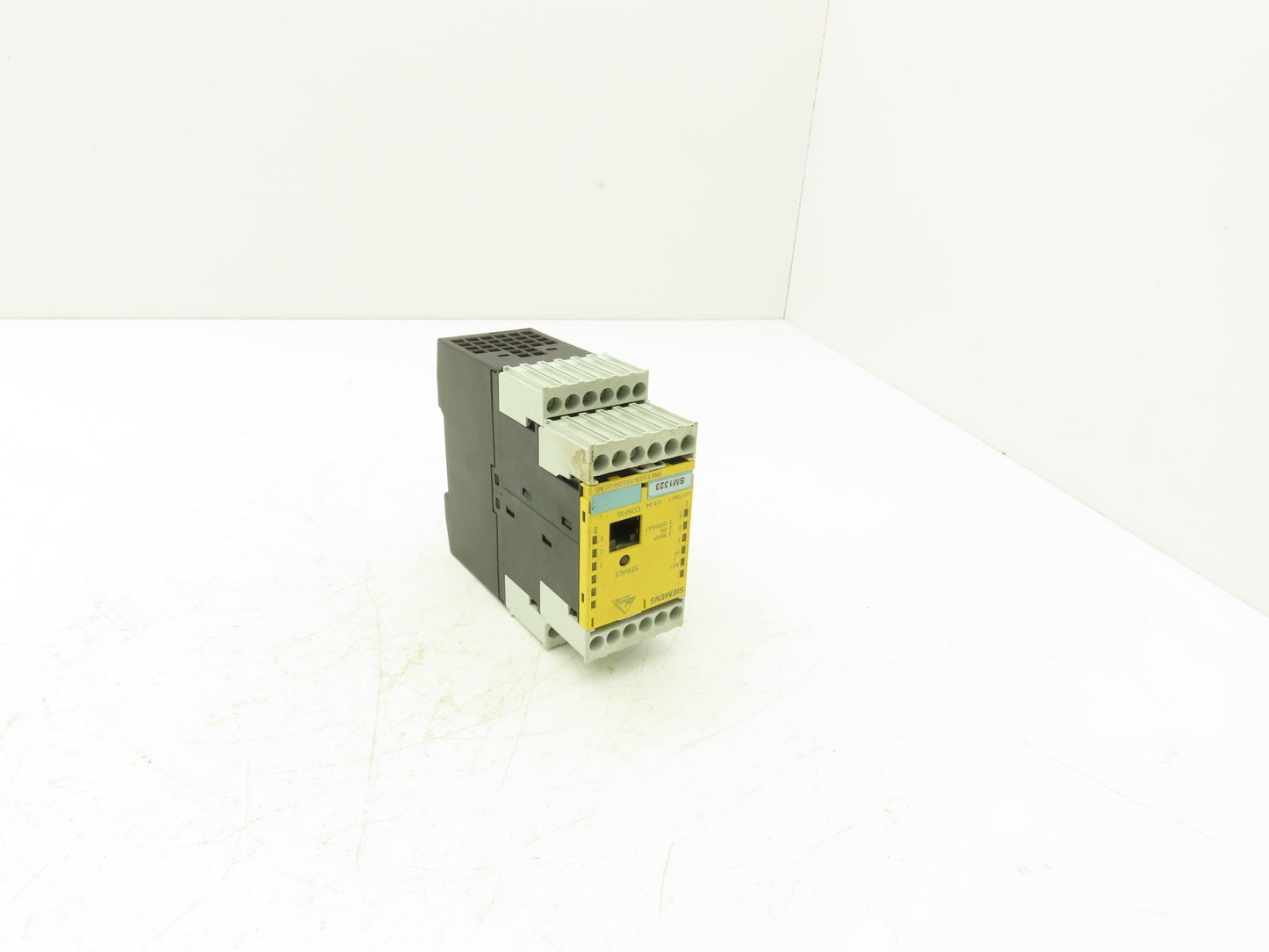Siemens 3RK1105-1BE04-2CA0 Current Monitor Safety Relay Module