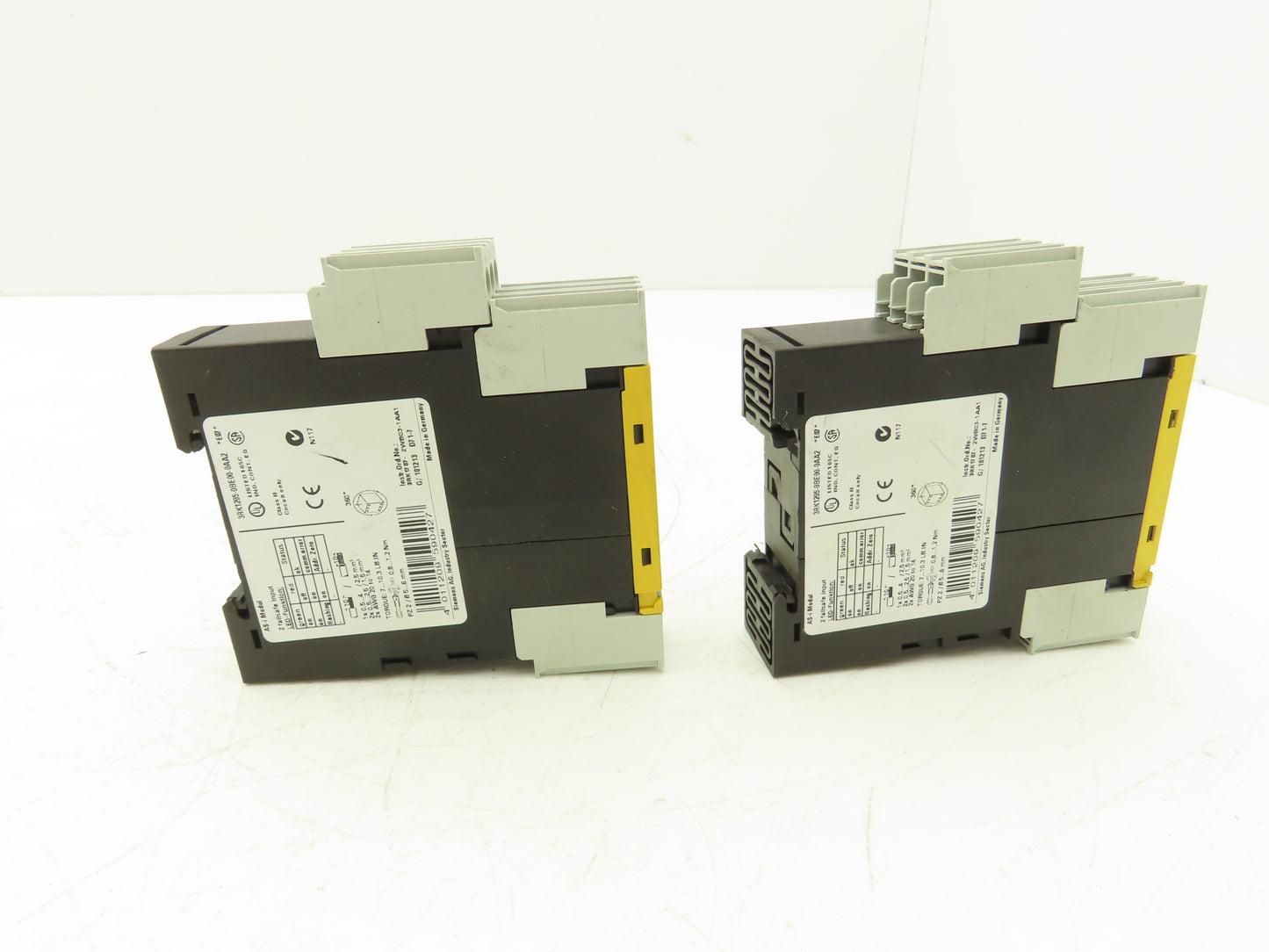 Siemens 3RK1205-0BE00-0AA2 Digital Safety Relay Input Outpu Module Lot of 2