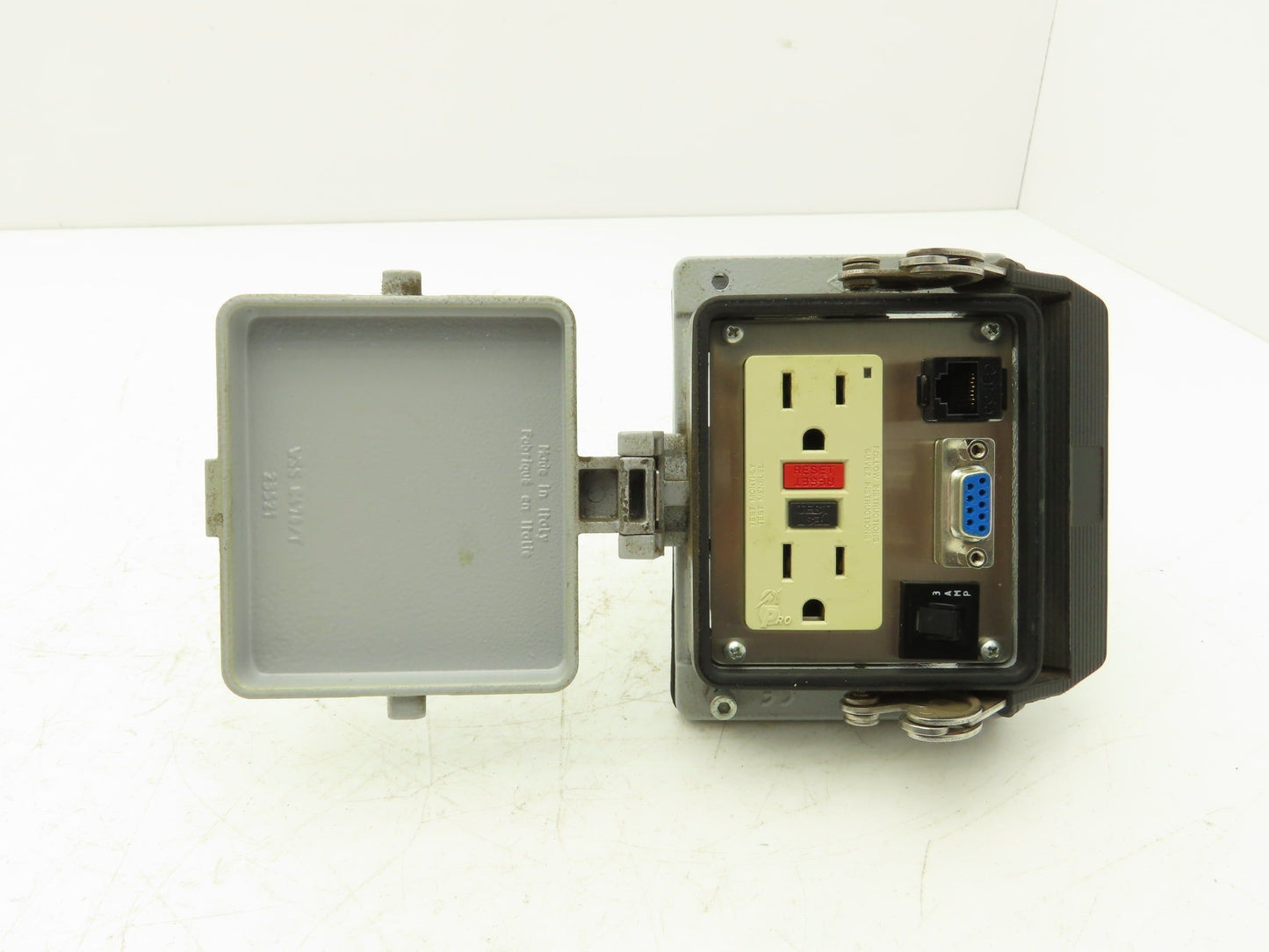 Mencom DP-2RJ45-R-P32 PLC Panel Interface Connector 120V Outlets RJ45 Ethernet