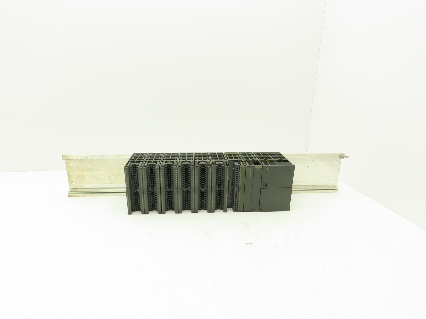 Siemens Block I/O Input PLC Input Output Module Assembly & Rail