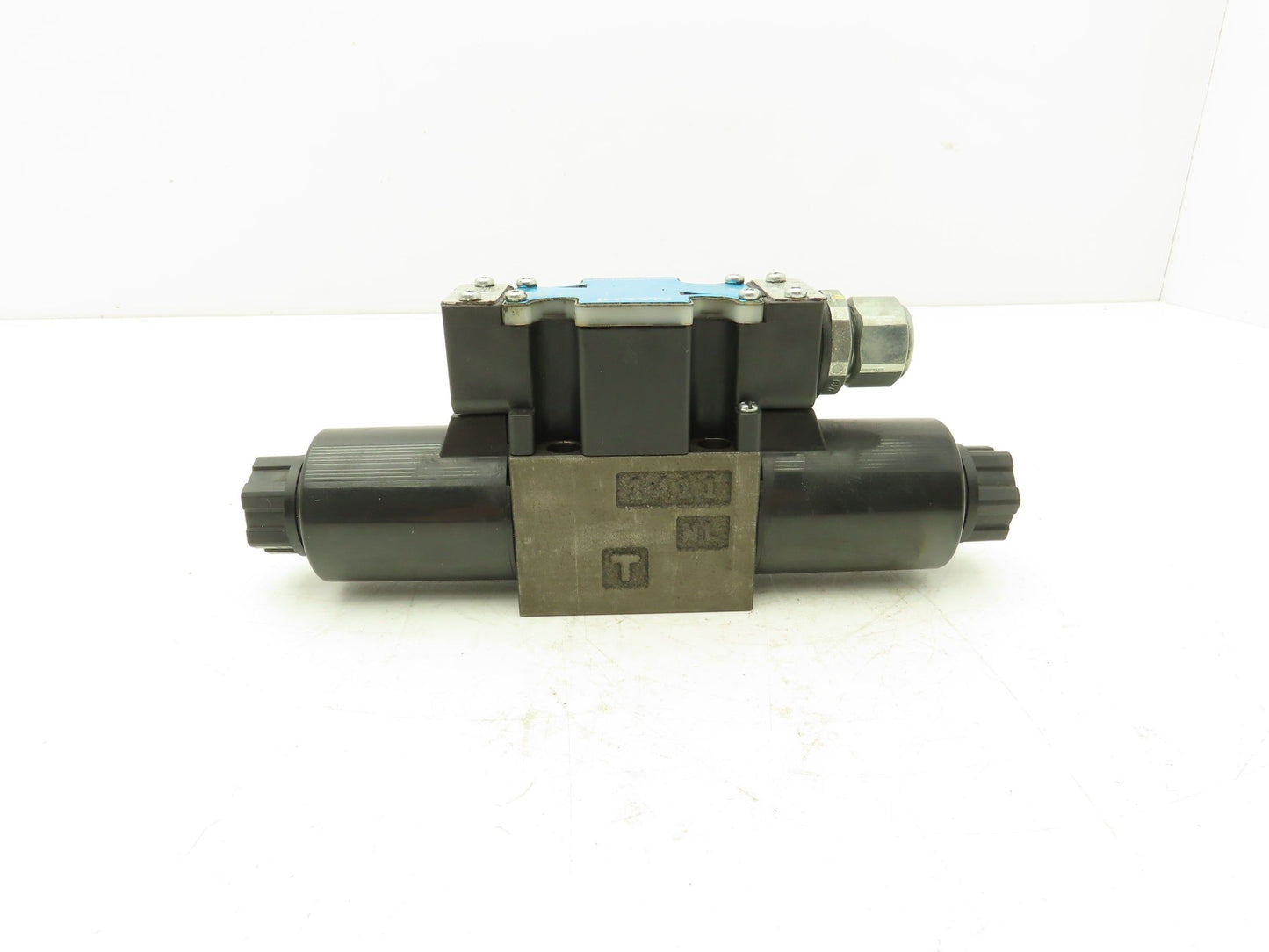 Nachi SL-G01-E3X-R-D2-31 Hydraulic Directional Control Solenoid Valve 24VDC