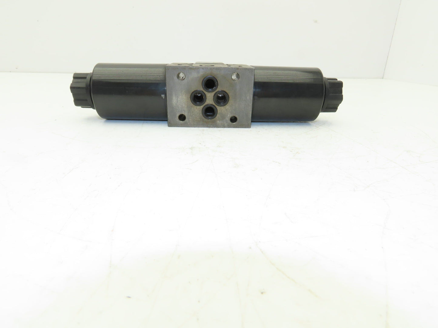 Nachi SL-G01-E3X-R-D2-31 Hydraulic Directional Control Solenoid Valve 24VDC