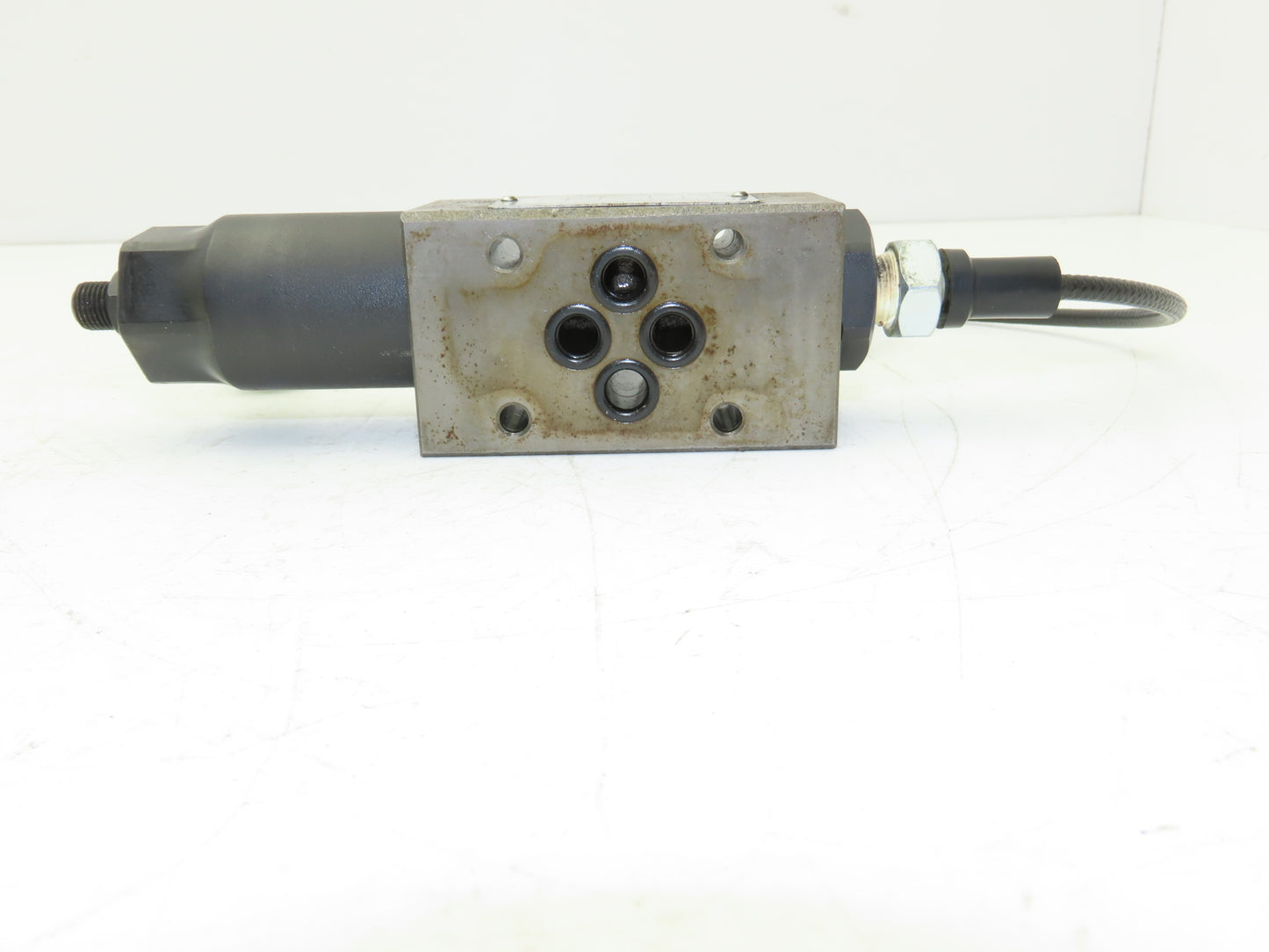 Nachi OG-G01-BC-21 Hydraulic Modular Valve 200VAC with 26" Remote Gauge Hose