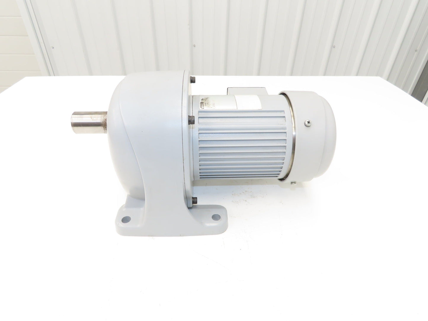 Nissei G3L32N200-UTB04 GTR Inline Gearmotor 200:1 Ratio 8.5rpm 1/2Hp 230/460V