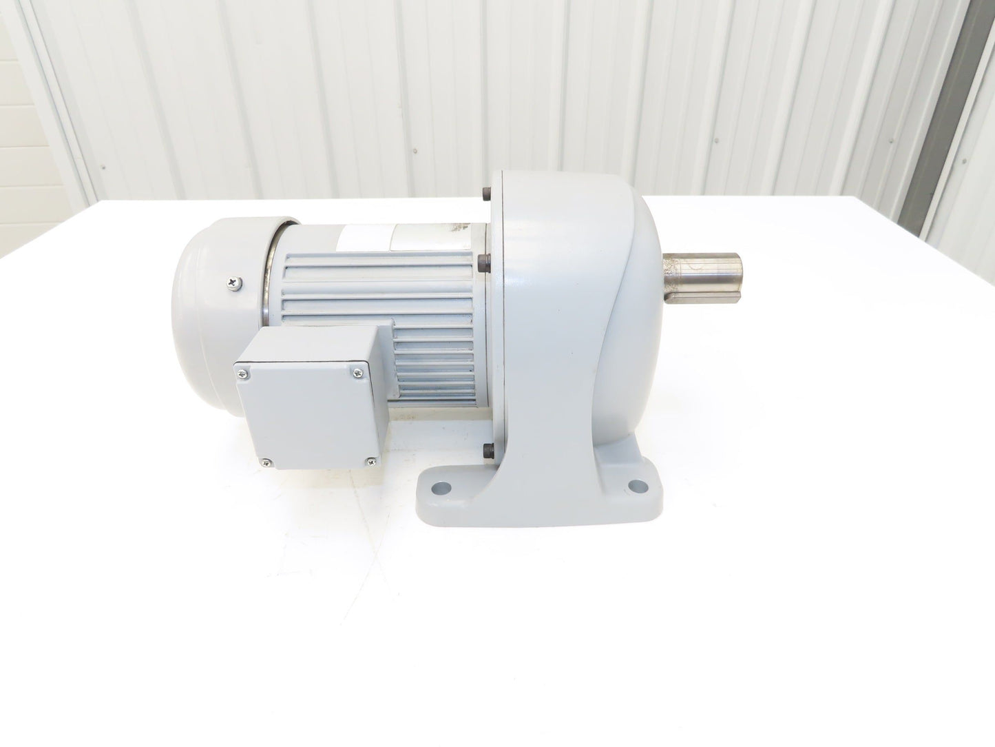 Nissei G3L32N200-UTB04 GTR Inline Gearmotor 200:1 Ratio 8.5rpm 1/2Hp 230/460V