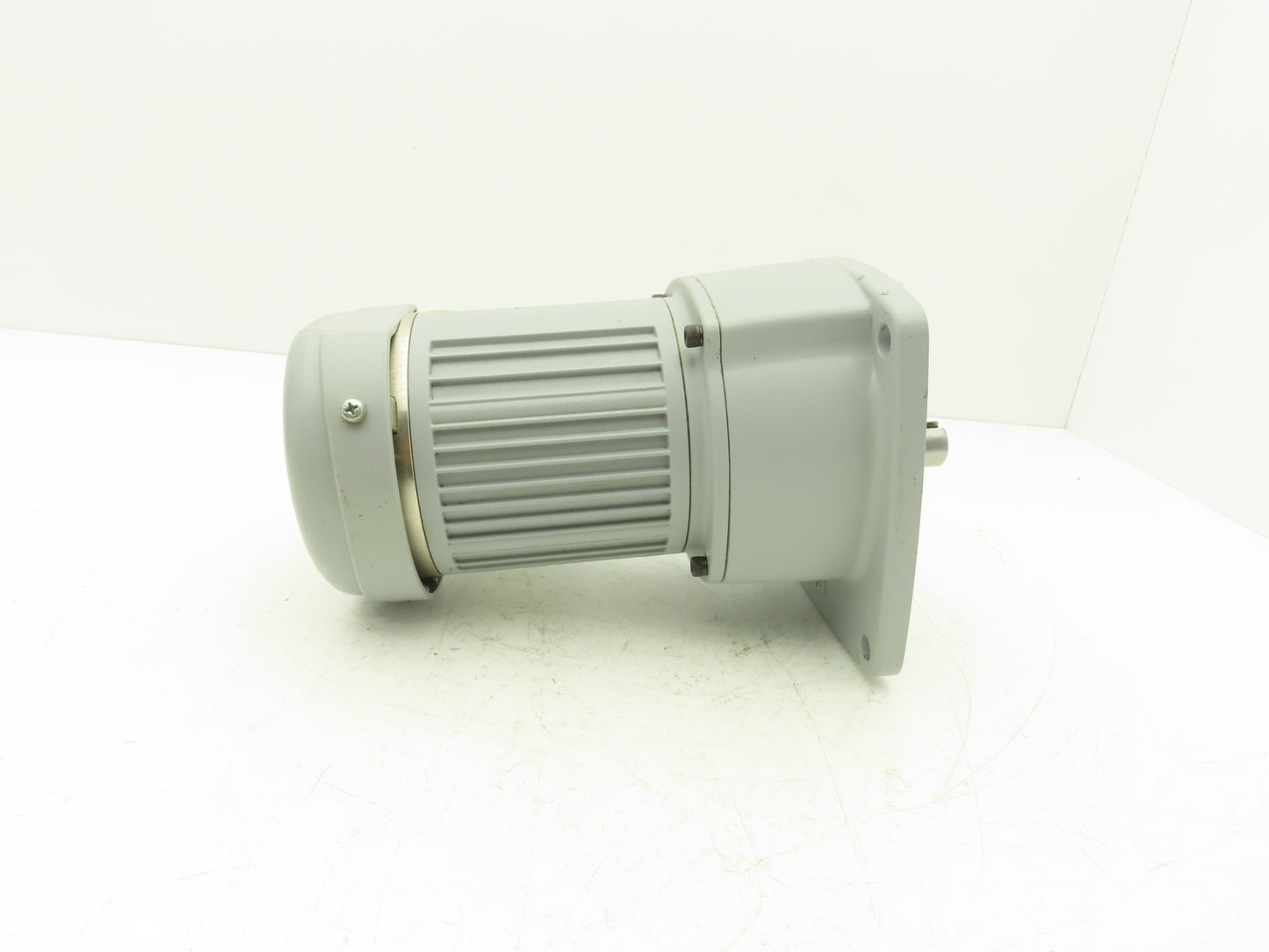 Nissei G3F22N200-UTB010NA GTR Inline Gearmotor 200:1 100W 8.5rpm 220VAC 3PH