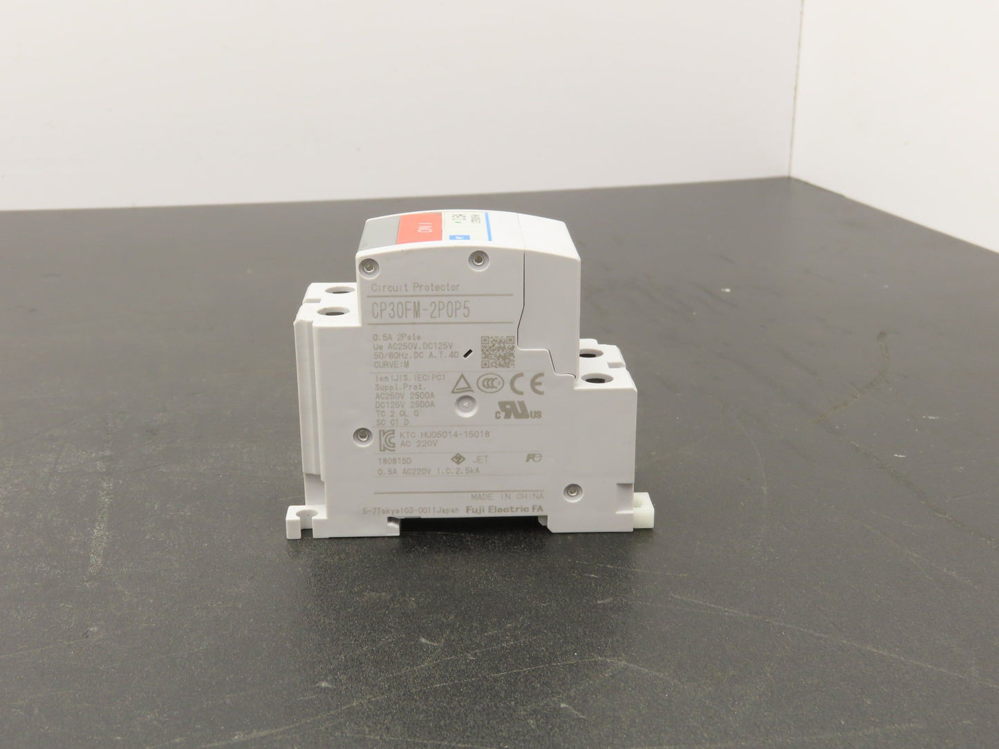 Fuji Electric CP30FM-2P0P5 Circuit Breaker 250VAC 125VDC 0.5A 2-Pole