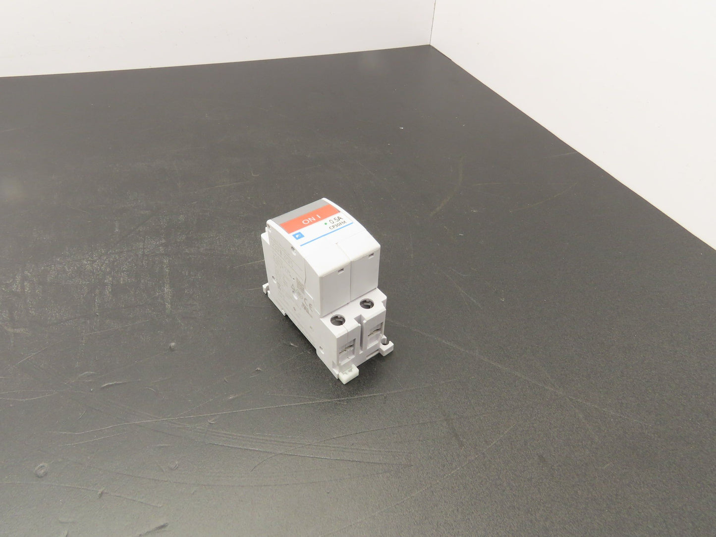 Fuji Electric CP30FM-2P0P5 Circuit Breaker 250VAC 125VDC 0.5A 2-Pole