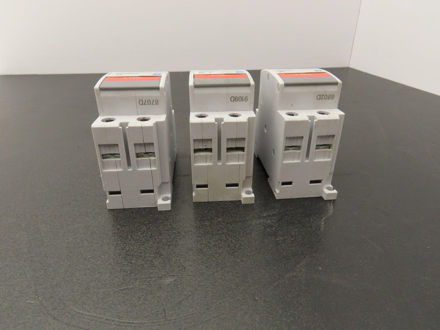 Fuji Electric CP30FM-2P002 Circuit Breakers 250VAC 2A 2-Pole Lot of 3