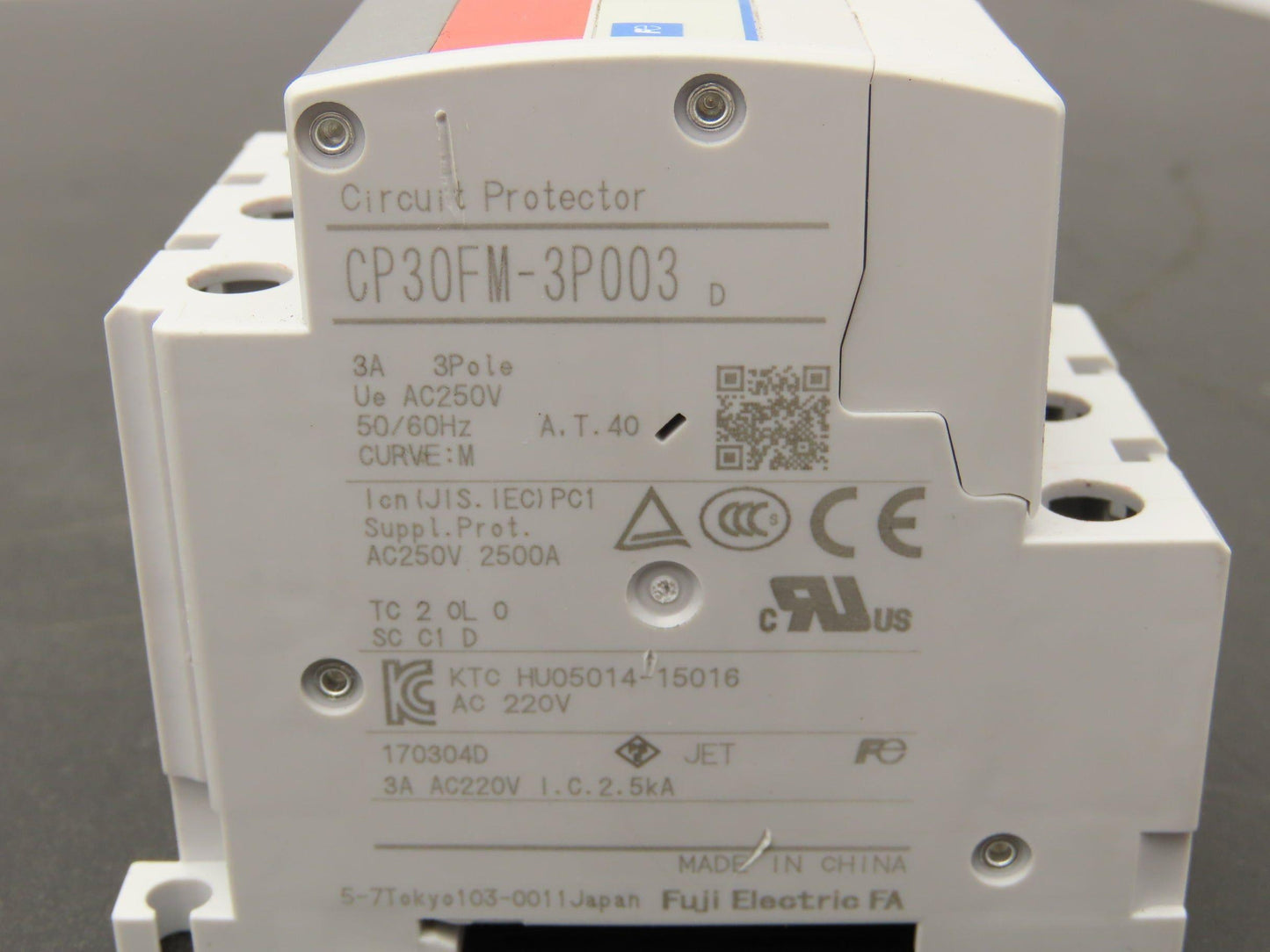Fuji Electric CP30FM-3P003 Circuit Breakers 250VAC 3A 3-Pole