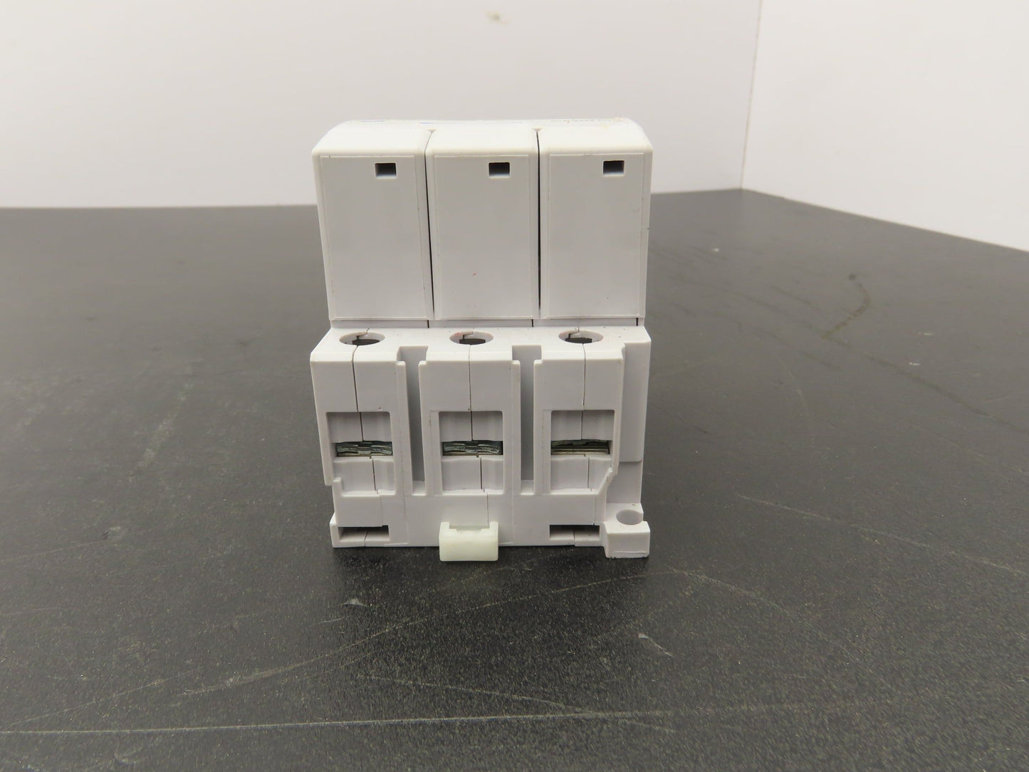 Fuji Electric CP30FM-3P003 Circuit Breakers 250VAC 3A 3-Pole