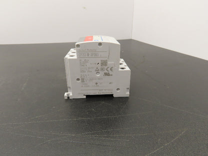 Fuji Electric CP30FM-3P003 Circuit Breakers 250VAC 3A 3-Pole