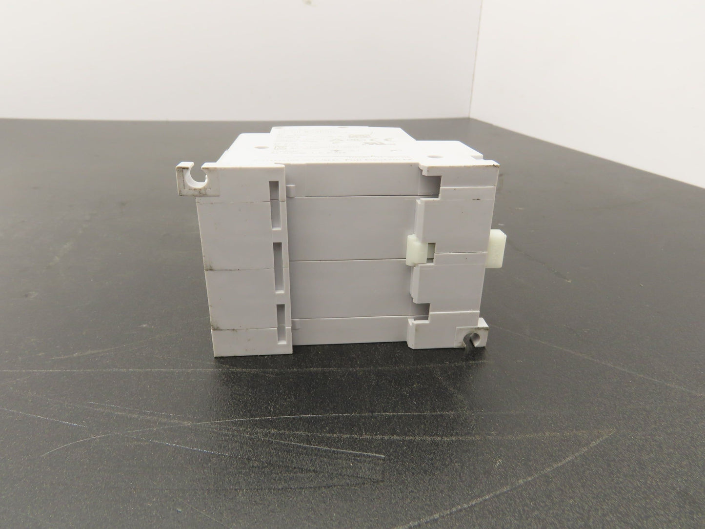 Fuji Electric CP30FM-3P003 Circuit Breakers 250VAC 3A 3-Pole