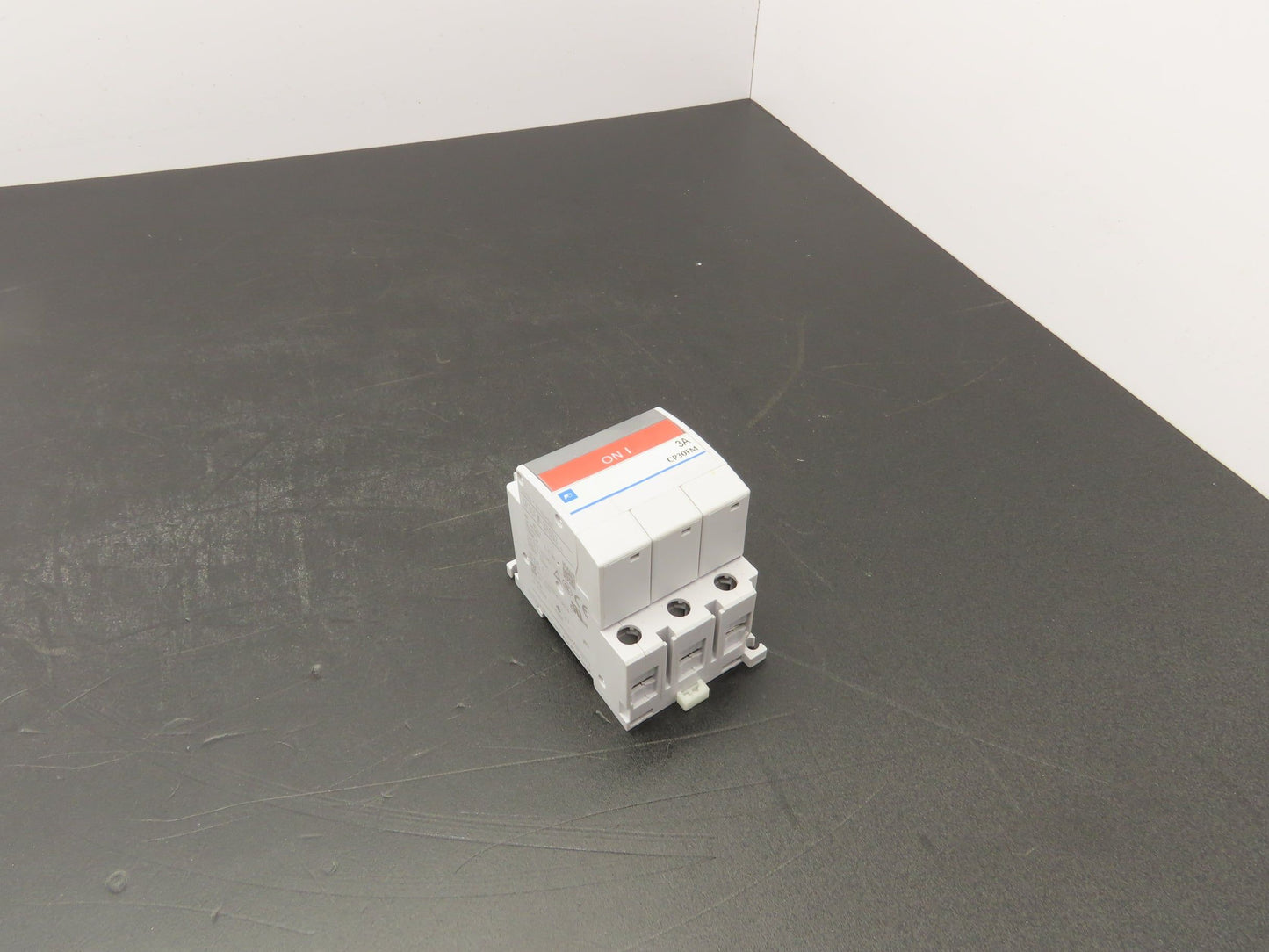 Fuji Electric CP30FM-3P003 Circuit Breakers 250VAC 3A 3-Pole