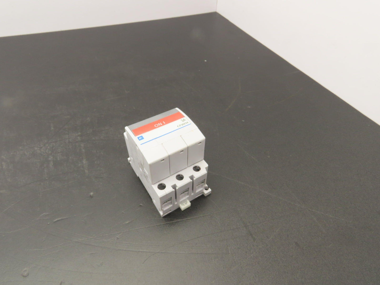 Fuji Electric CP30FM-3P003 Circuit Breakers 250VAC 3A 3-Pole