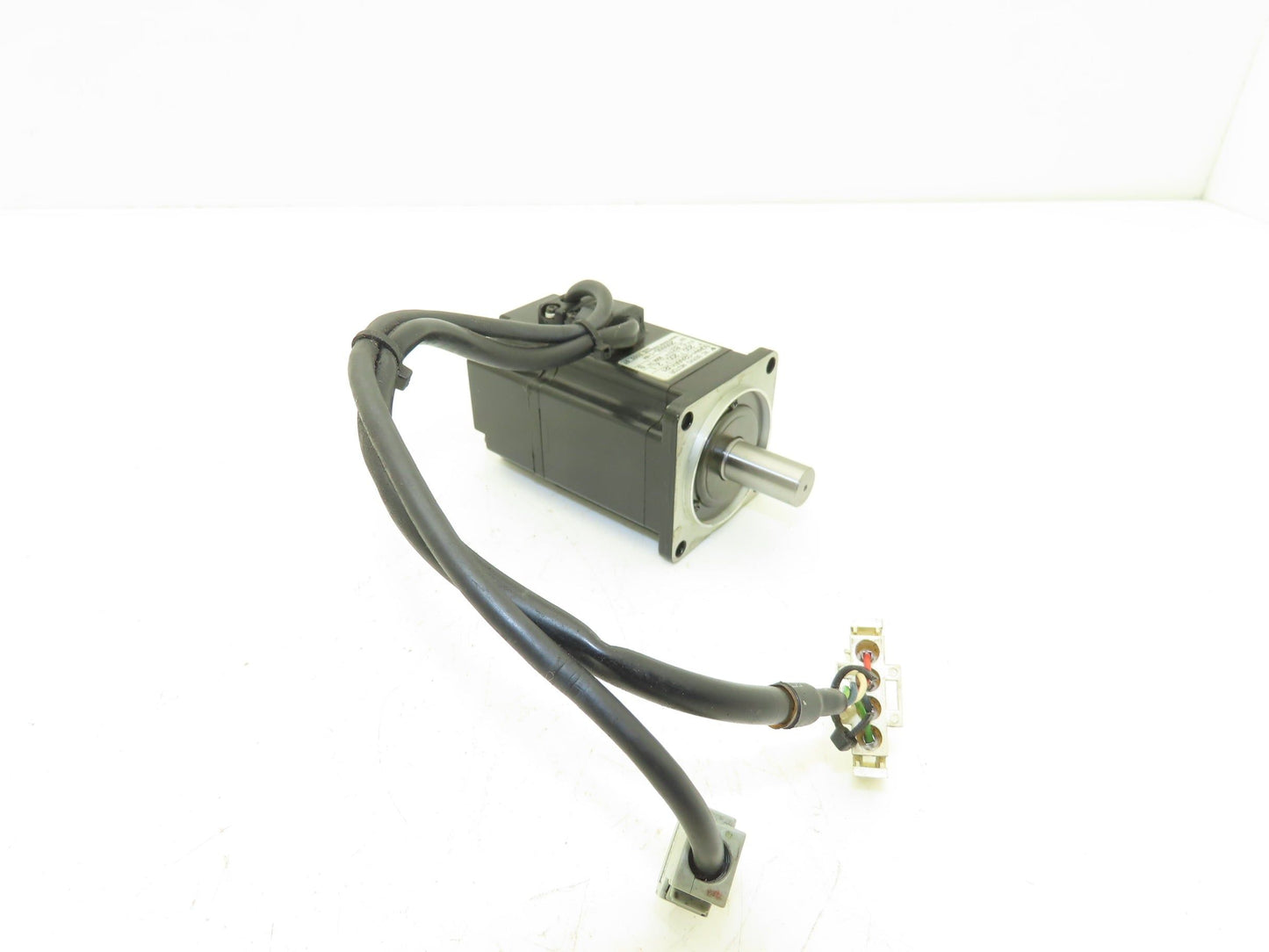 Yaskawa SGMAH-02AAAYU21 AC Servo Motor 200W 200V 3000RPM