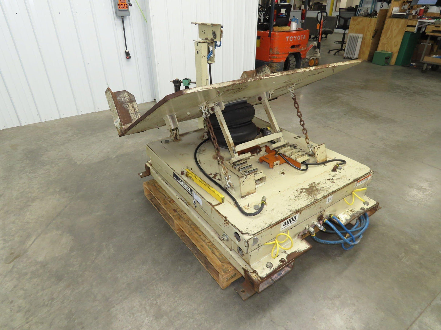 Airfloat Pneumatic Lift Tilt Table Tote Tipper 4000lbs 29° Degree 55x42" Top