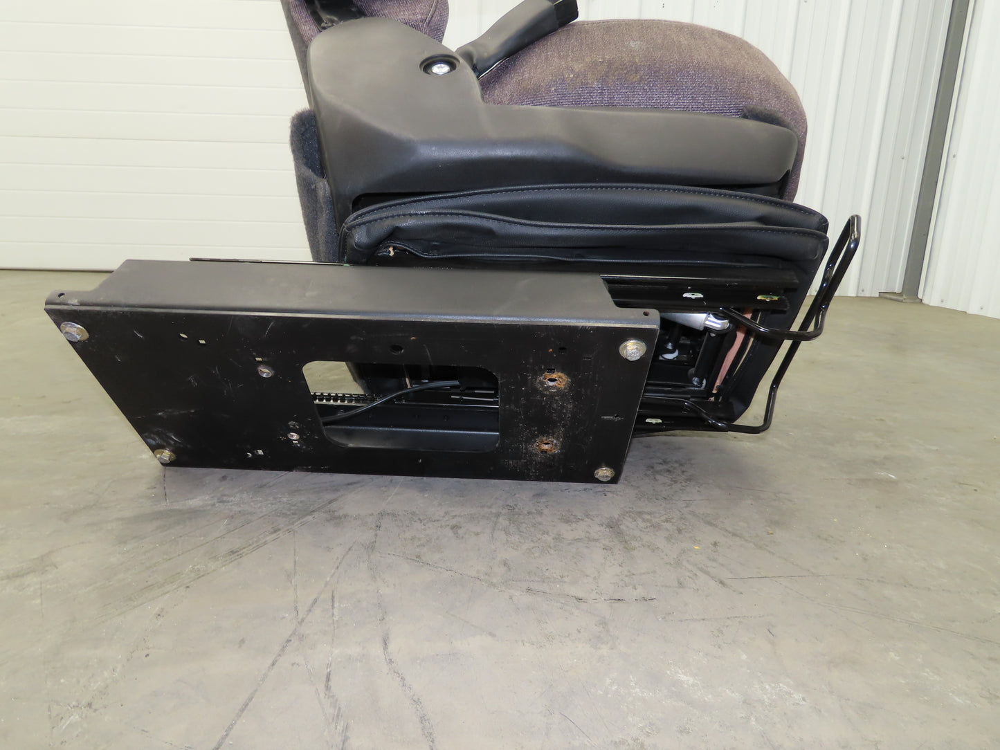 Paccar Gramag 21168AA Semi Truck Air Ride Drivers Seat Cloth