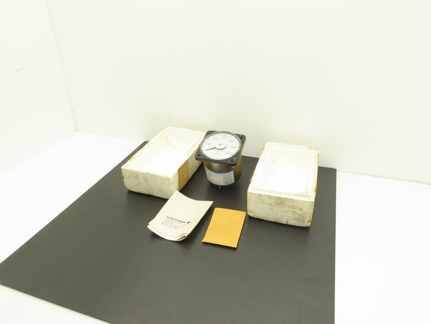 EIL Instruments YE/DB 40 Blank Face DC Panel Ammeter 0-600A DC