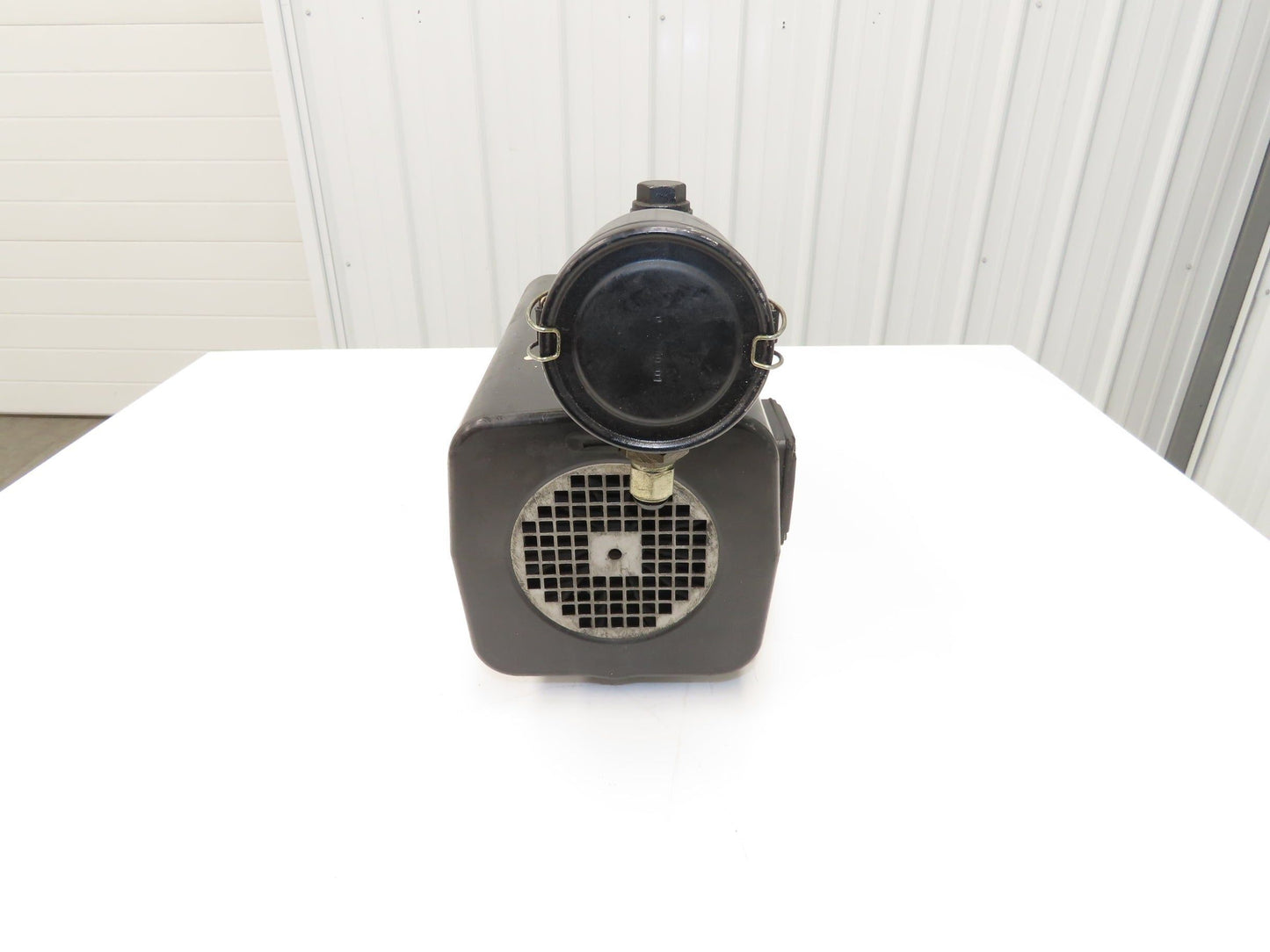 Busch SV 1016 B 000 IHXX Rotary Vane Vacuum Pump 150 mbar .55kw 200-277/480V 3PH