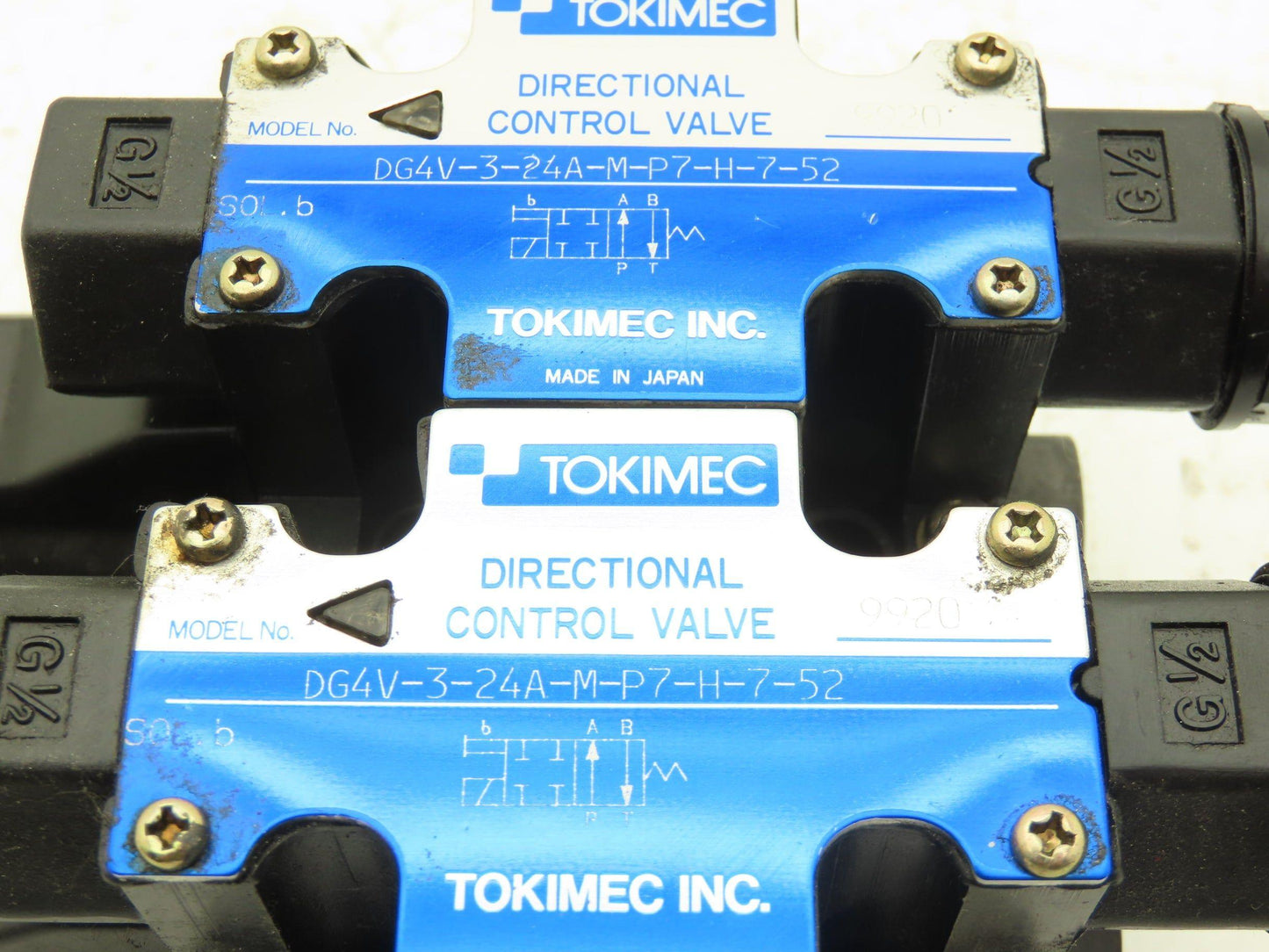 Tokimec DG4V324AMP7H752 Directional Control Single Solenoid Valve 24V Lot of 2