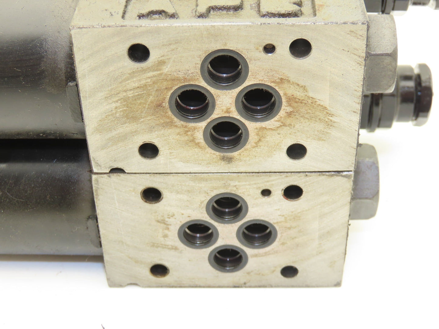 Tokimec DG4V324AMP7H752 Directional Control Single Solenoid Valve 24V Lot of 2