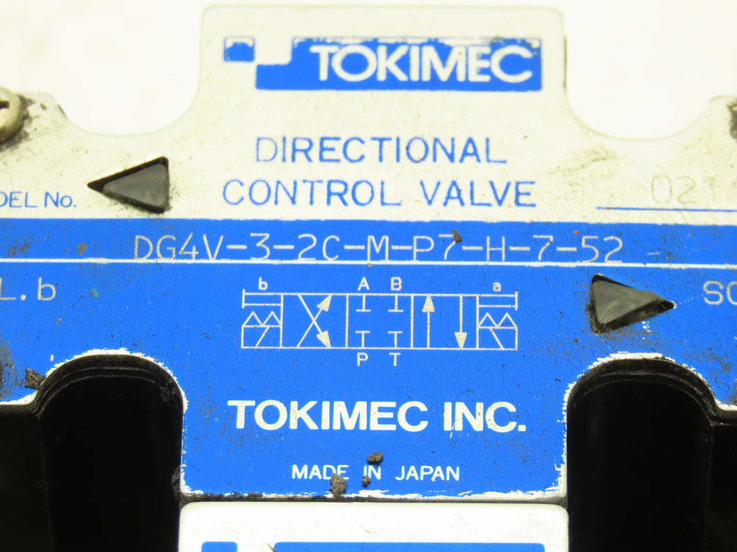 Tokimec DG4V-3-2C-M-P7-H-7-52 Directional Control Solenoid Valve 24V Lot of 2