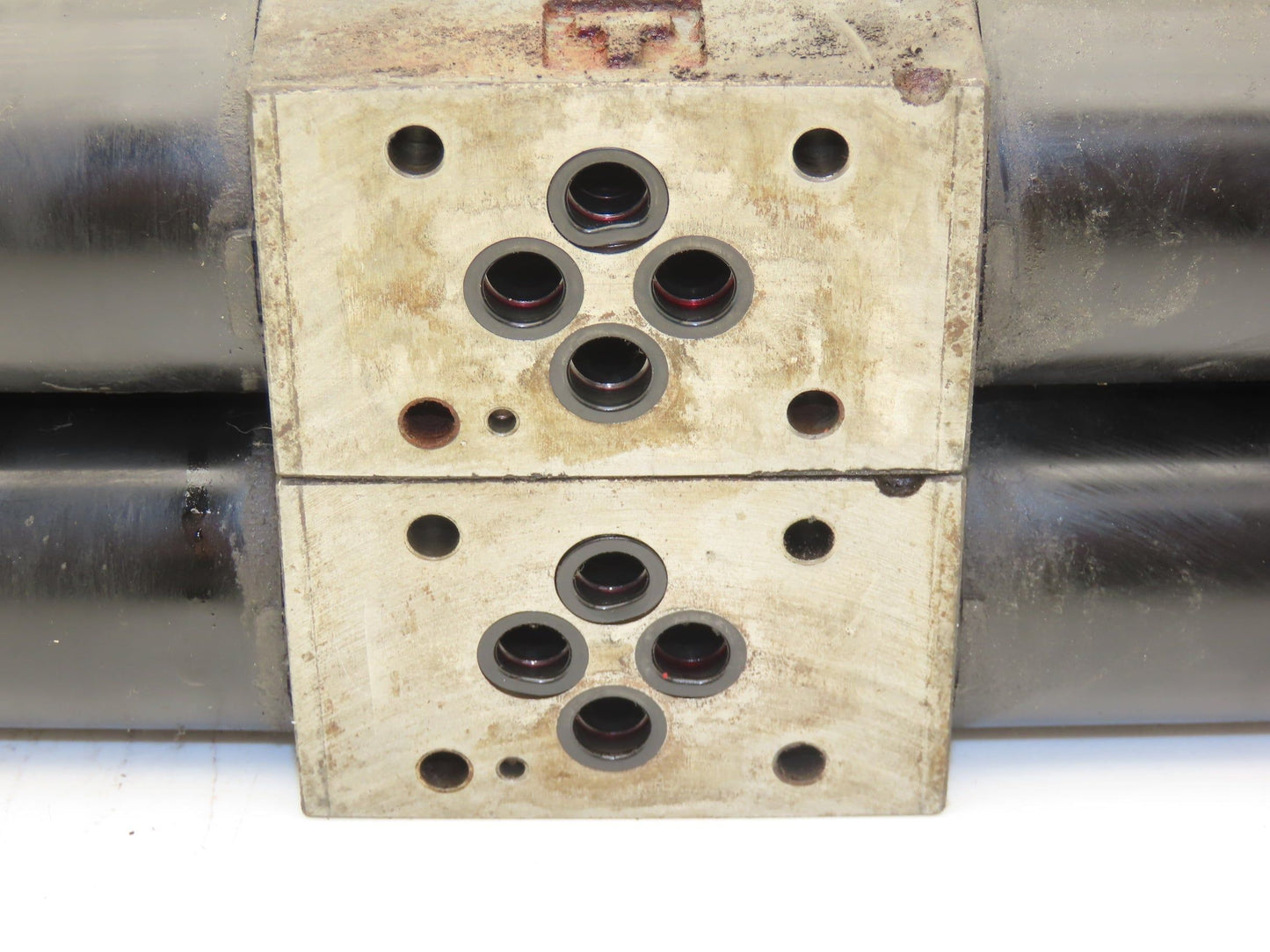 Tokimec DG4V-3-2C-M-P7-H-7-52 Directional Control Solenoid Valve 24V Lot of 2