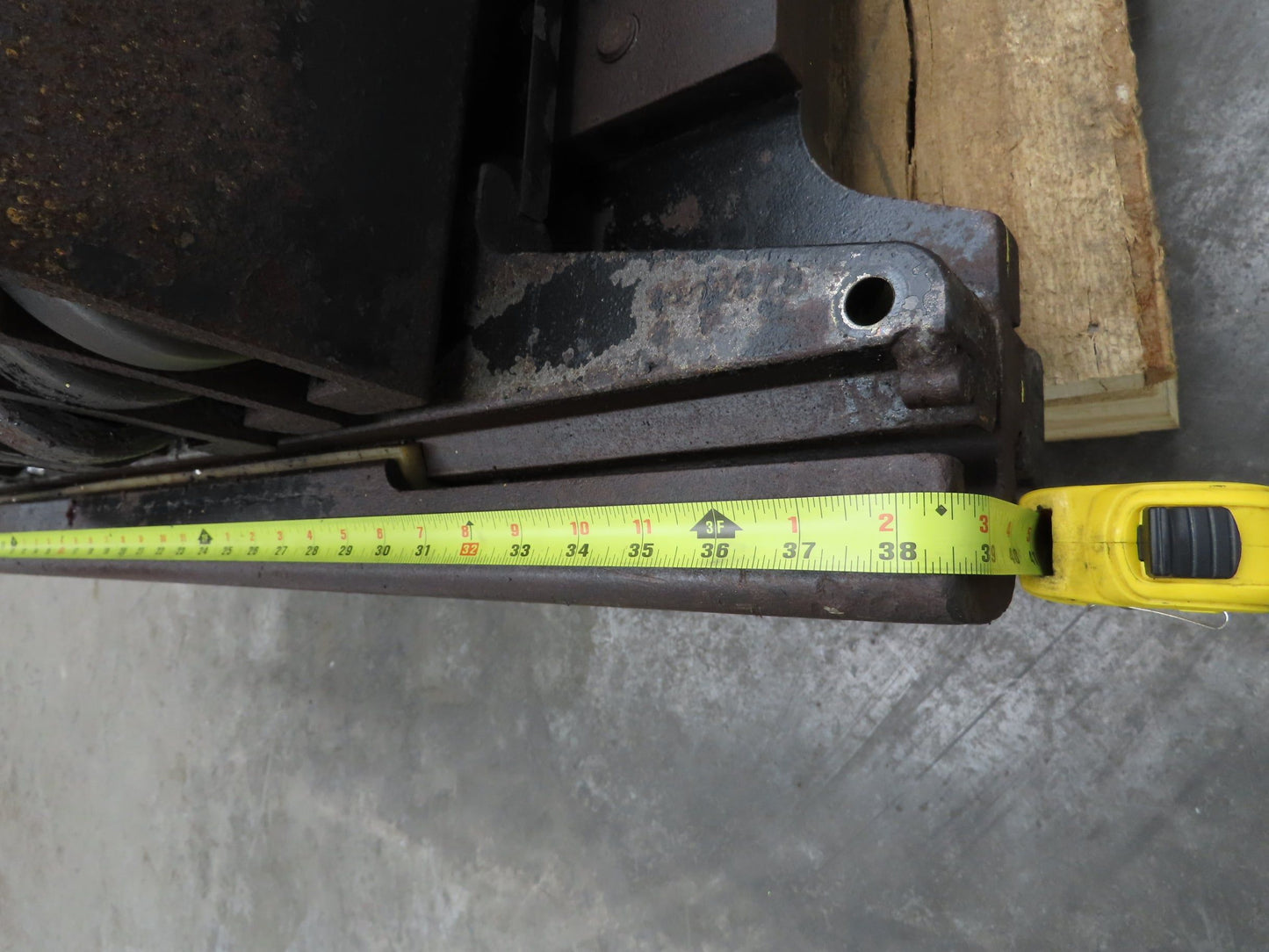 Hyster E60Z Forklift Mast 182" 3-Stage Side Shift Tilt Class 3 Electric 6000lbs