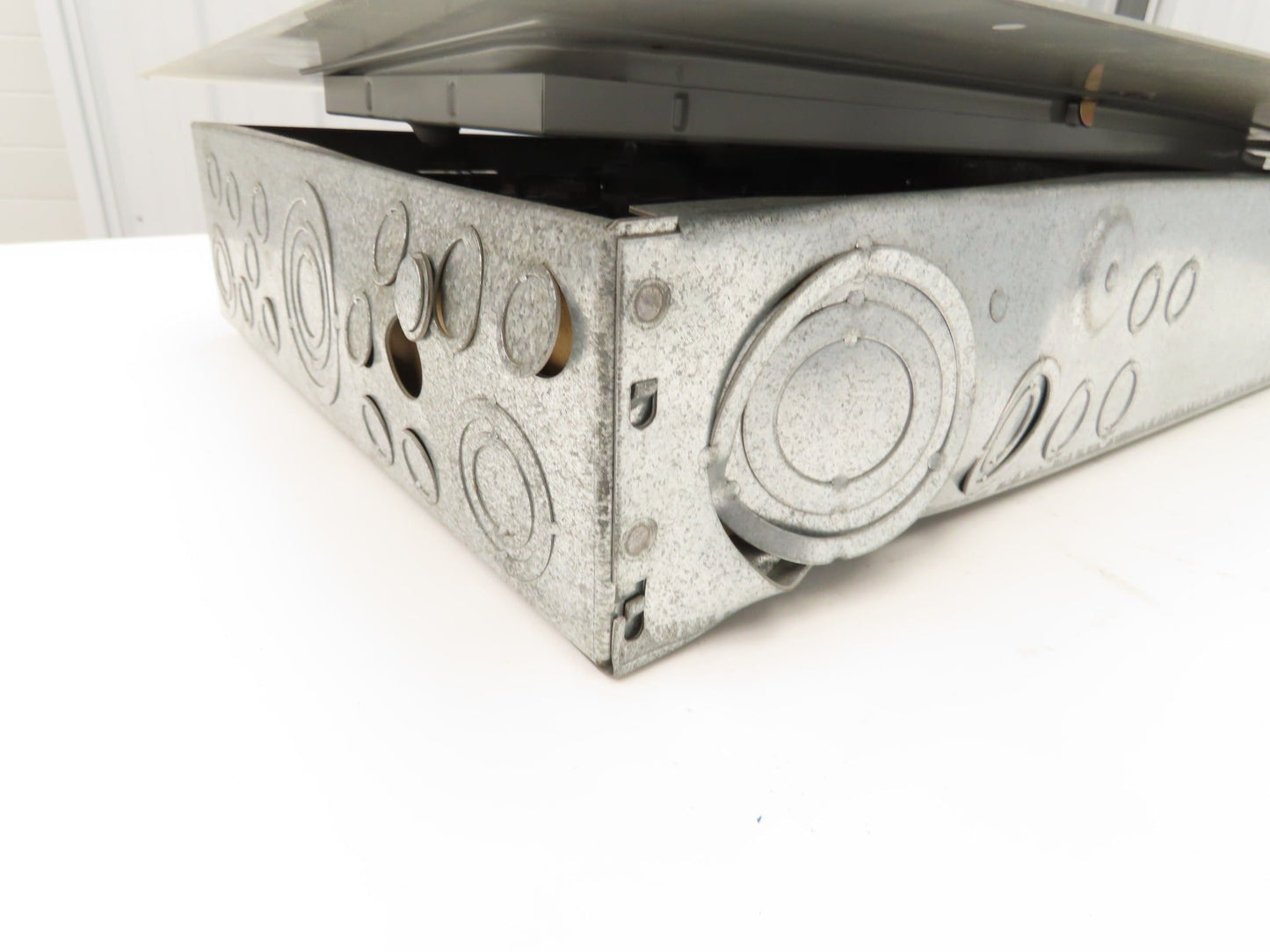 GE TM-2010 PowerMark Gold 100Amp Load Center 20 Circuit Indoor Main Breaker