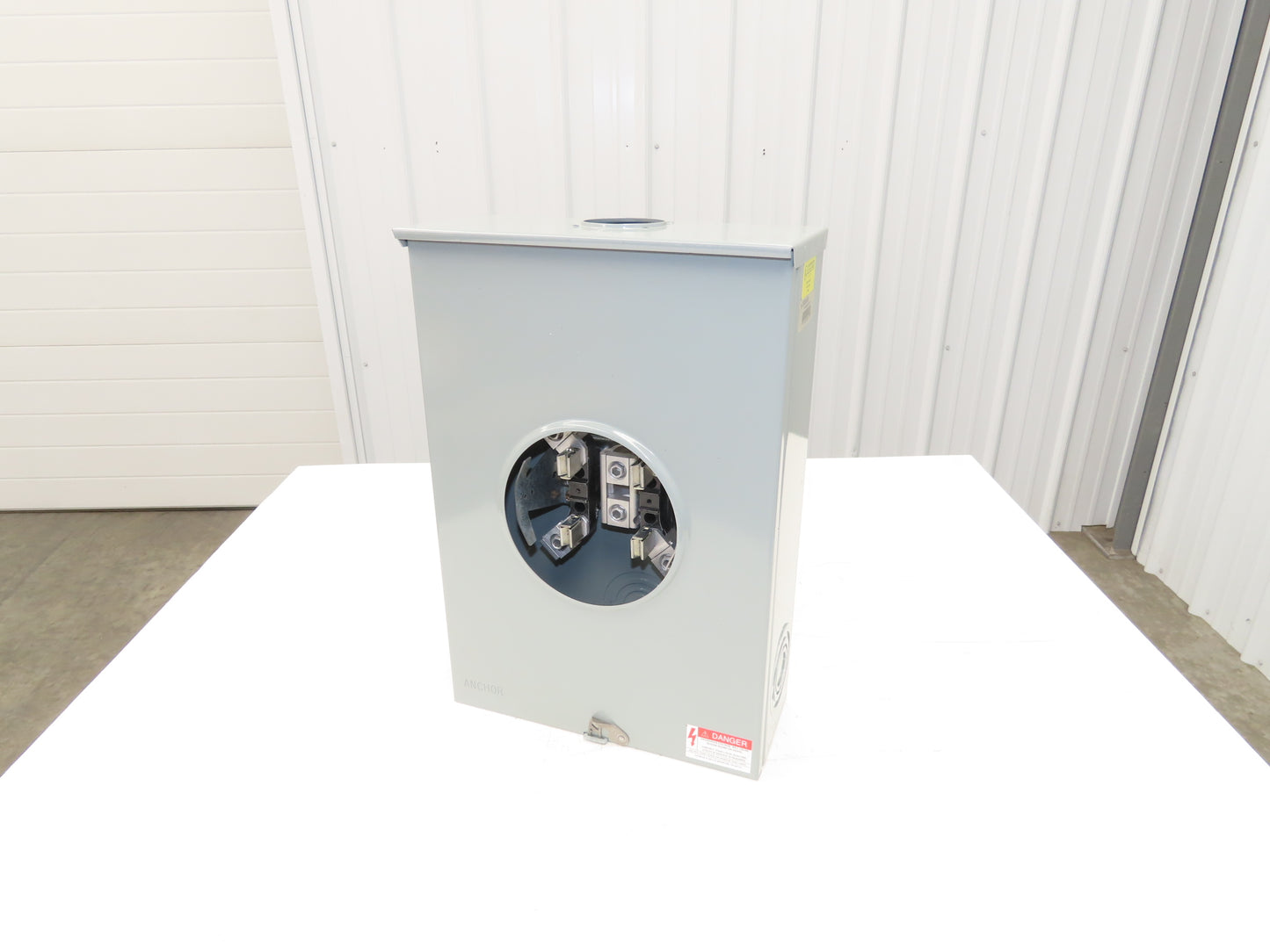 Thomas Betts URS1394-H0-WR Anchor Ringless 200A Meter Socket 1Ph 4 Terminal 3R