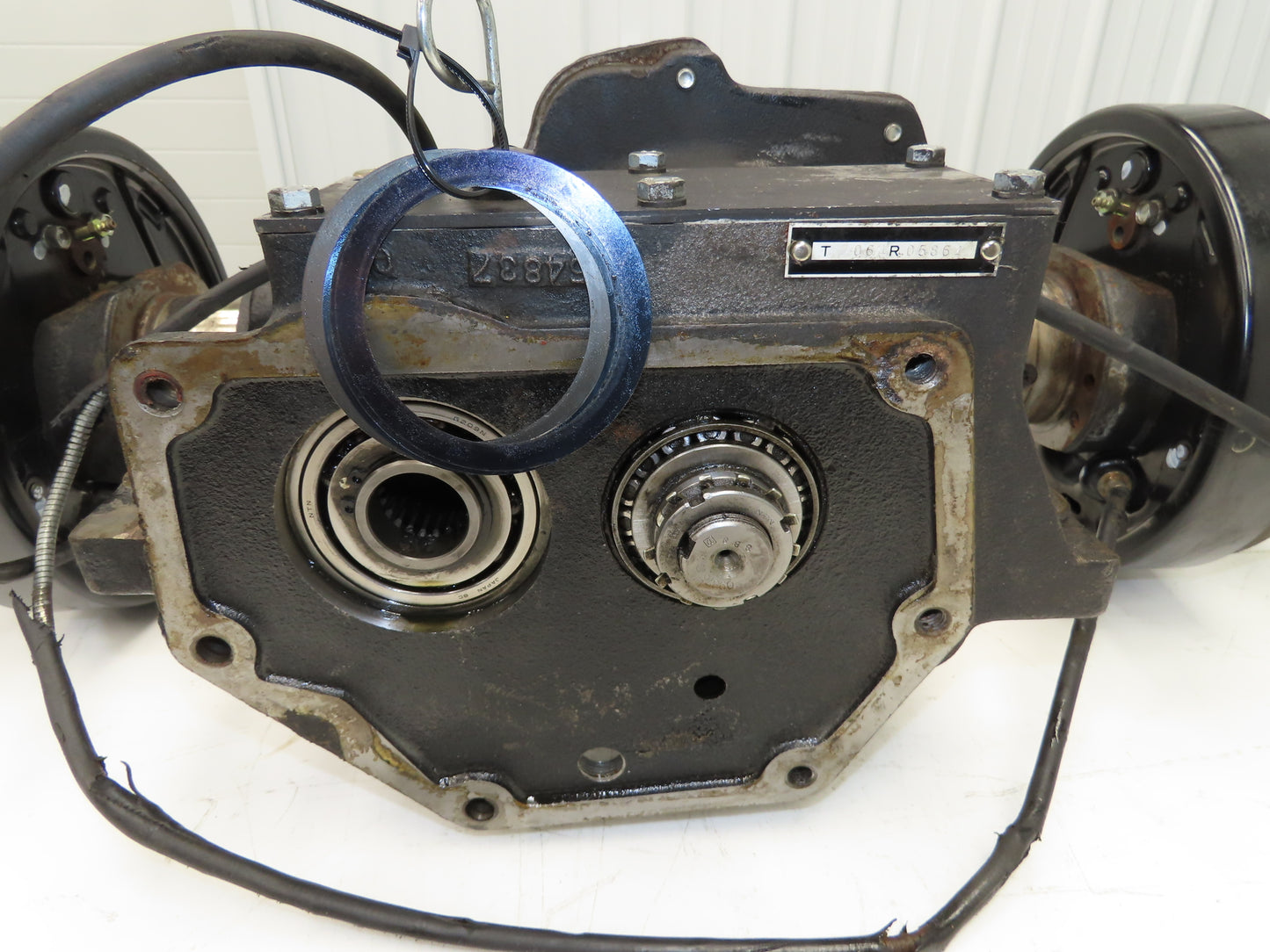 Hyster E30XM Forklift Dual-Wheel Front Drive Axle Assembly 5-Lug