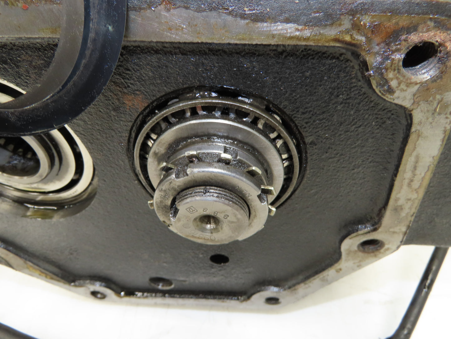 Hyster E30XM Forklift Dual-Wheel Front Drive Axle Assembly 5-Lug