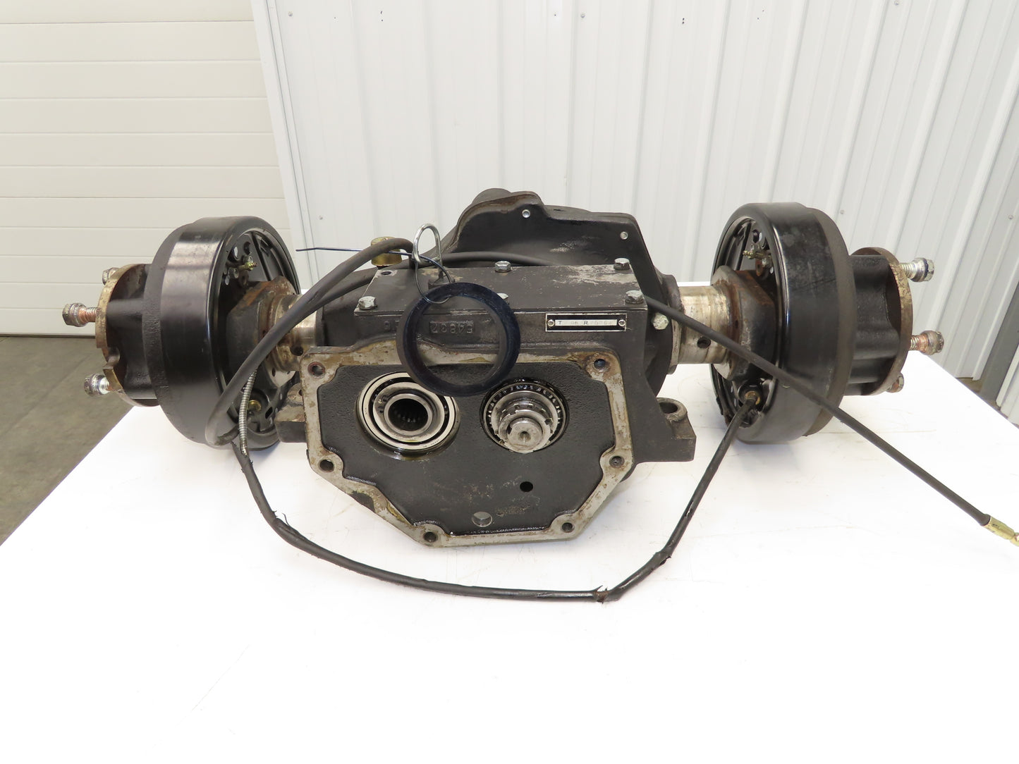 Hyster E30XM Forklift Dual-Wheel Front Drive Axle Assembly 5-Lug