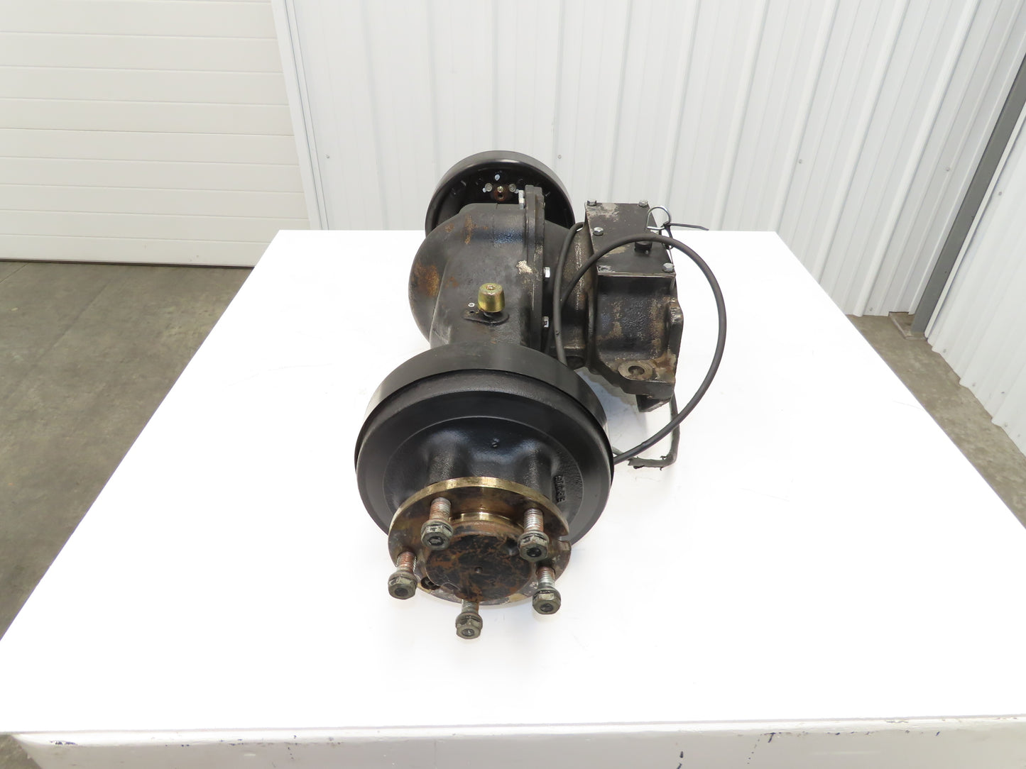 Hyster E30XM Forklift Dual-Wheel Front Drive Axle Assembly 5-Lug