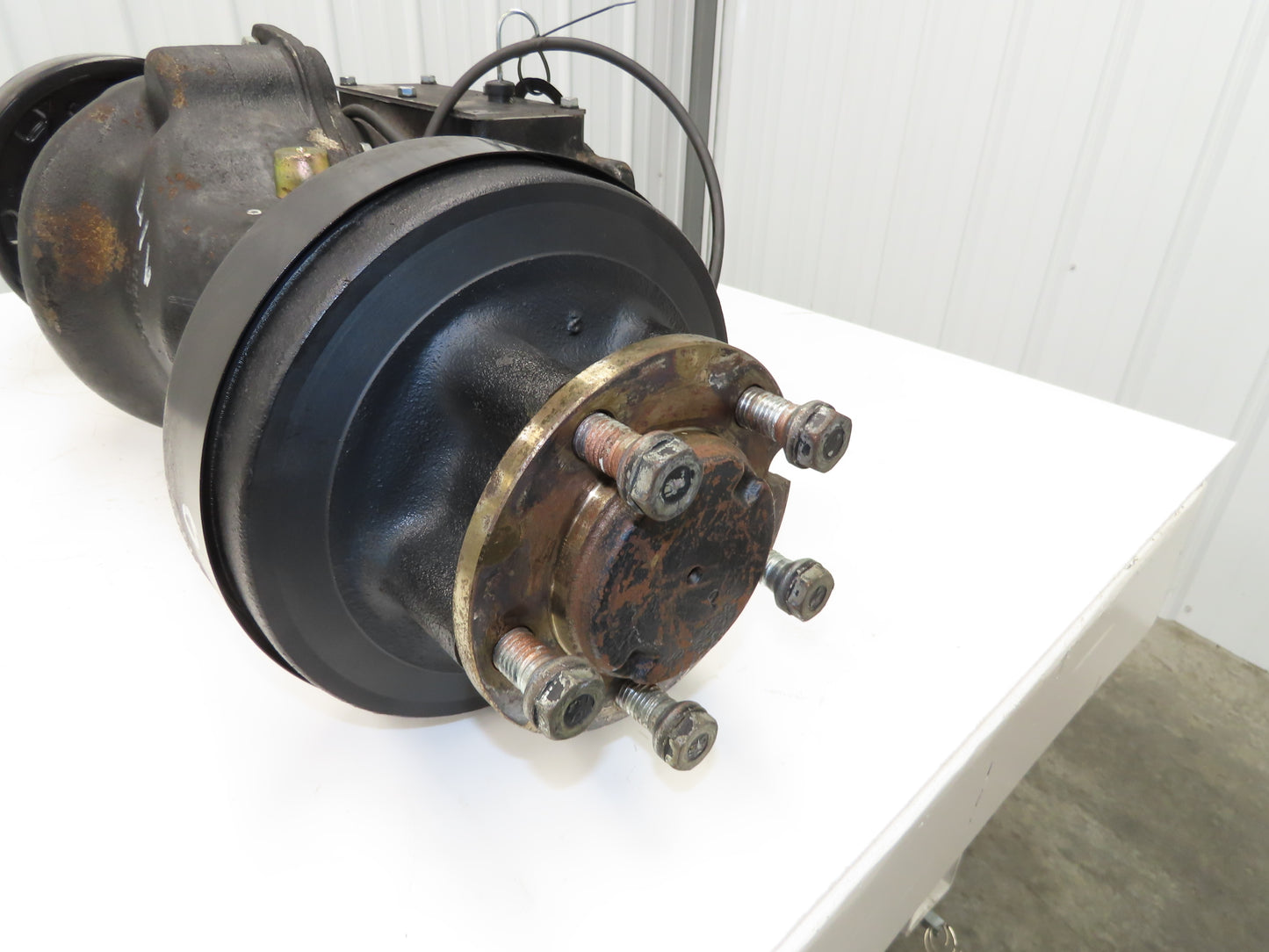 Hyster E30XM Forklift Dual-Wheel Front Drive Axle Assembly 5-Lug