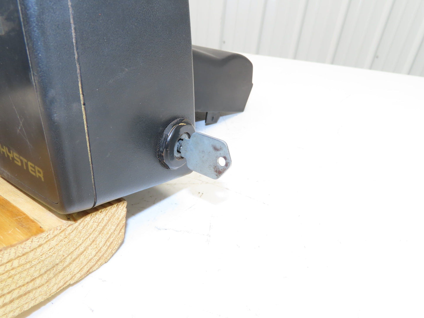 Hyster 1339385 E30XM Steering Column Display Control Battery Meter Lights Cover