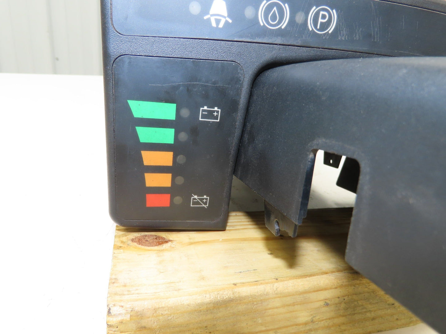 Hyster 1339385 E30XM Steering Column Display Control Battery Meter Lights Cover