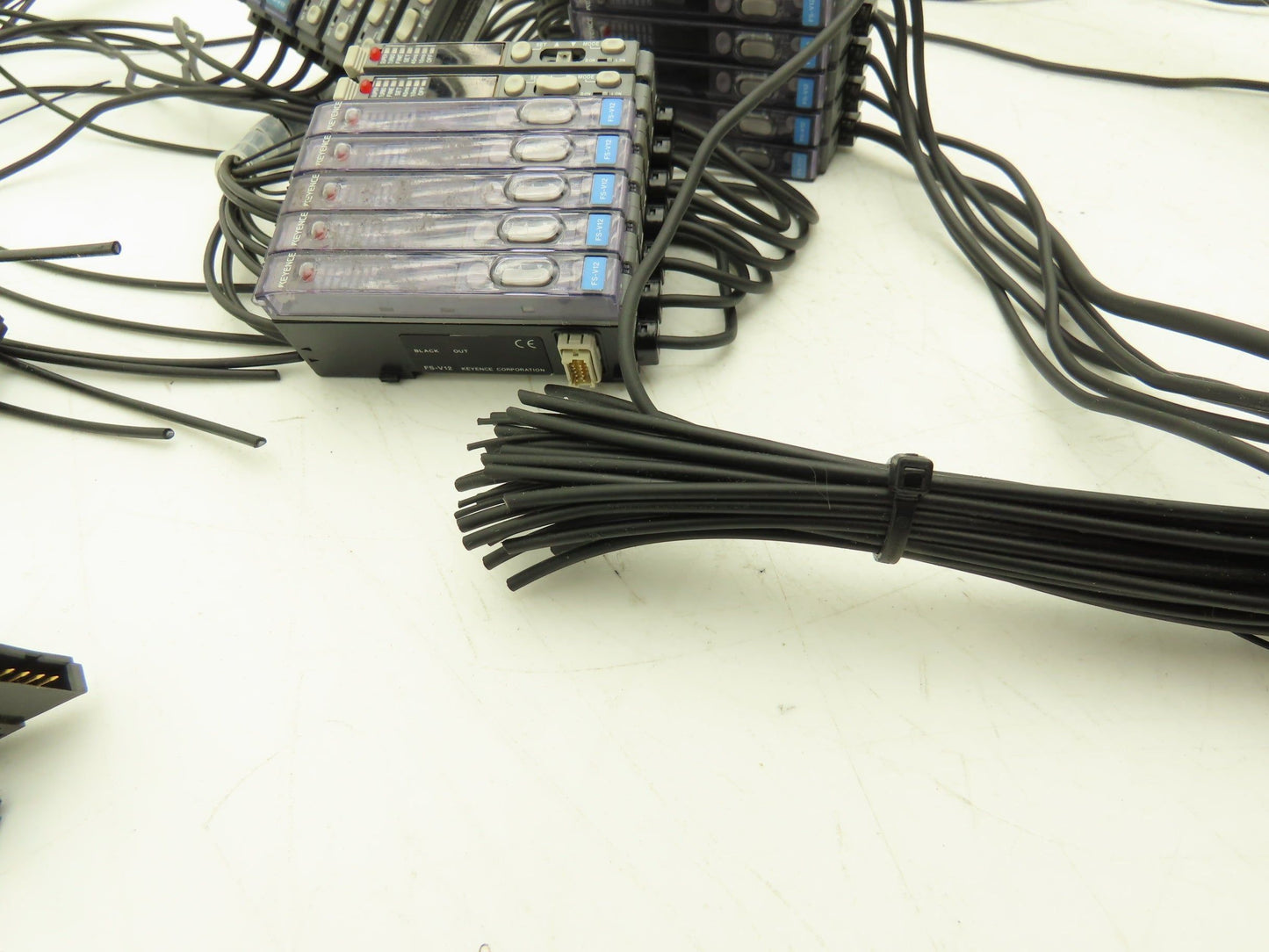 Keyence FS-V12 Photoelectric Sensor Mixed Lot of 21