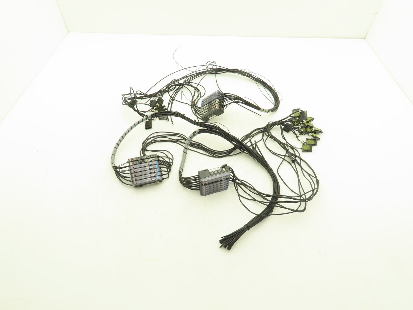 Keyence FS-V12 Photoelectric Sensor Mixed Lot of 21