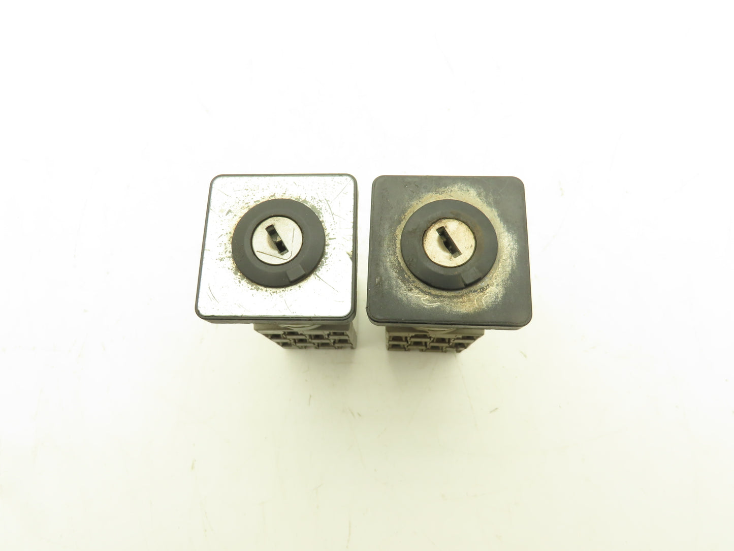 ABB WAW937/8ZM 3HAC 2355-1/03 Control Switch 2-Position 25A 690V NO KEY Lot of 2