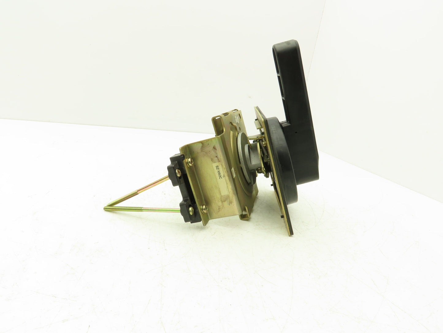 Fuji BU3KDG Circuit Breaker 300A Auto 480V 3 Pole With Through Door Operator