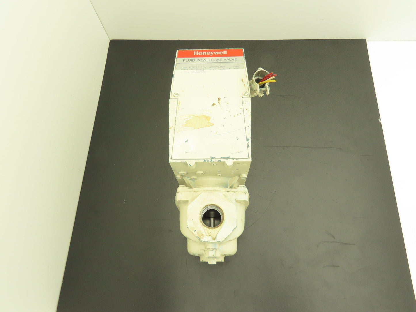 Honeywell V4055A 1031 3 Fluid Power Gas Valve On Off Actuator 120V 1" NPT 5 psi