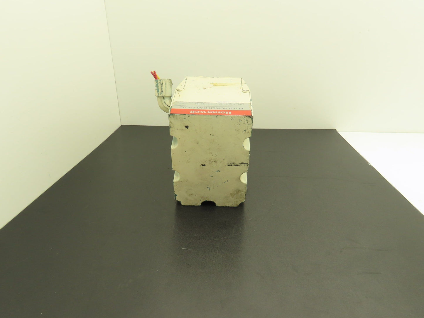 Honeywell V4055A 1031 3 Fluid Power Gas Valve On Off Actuator 120V 1" NPT 5 psi