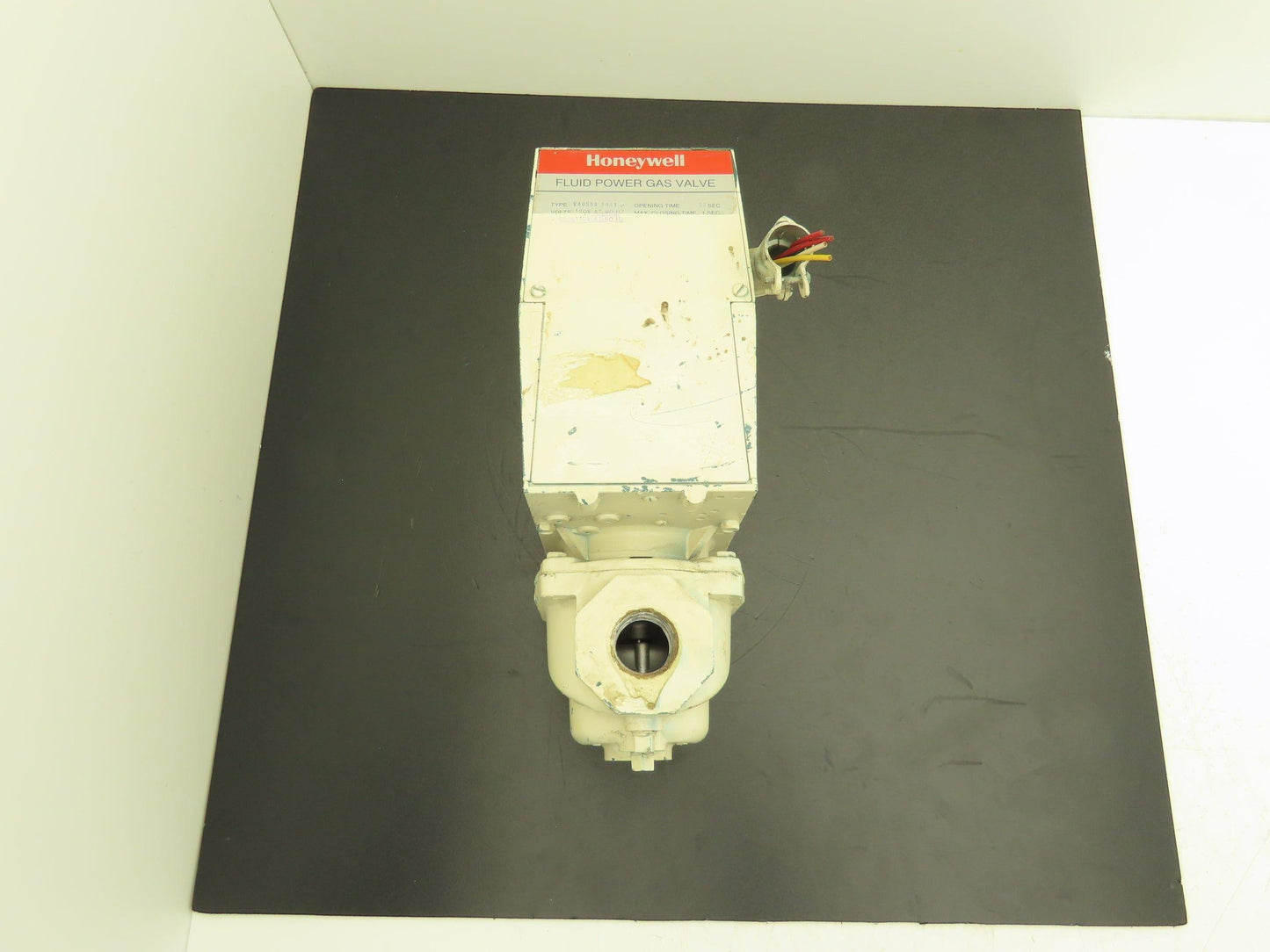 Honeywell V4055A 1031 3 Fluid Power Gas Valve On Off Actuator 120V 1" NPT 5 psi