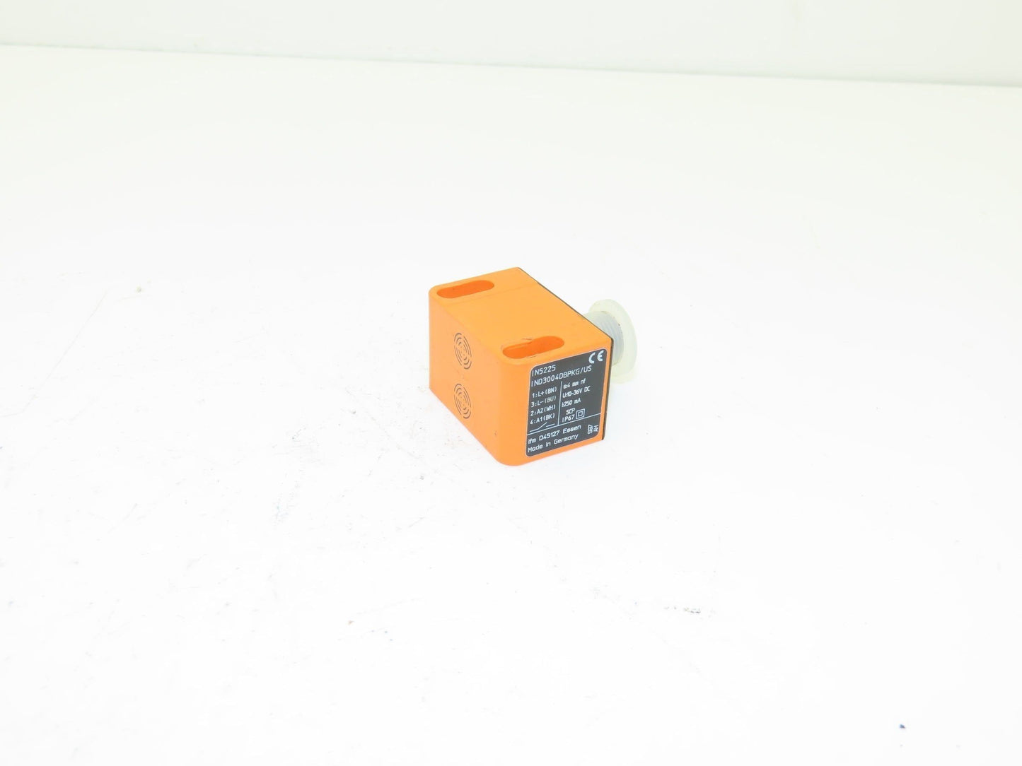 IFM IND3004DBPKG/US Efector Dual Inductive Sensor Valve Actuator 36VDC 4 Pin