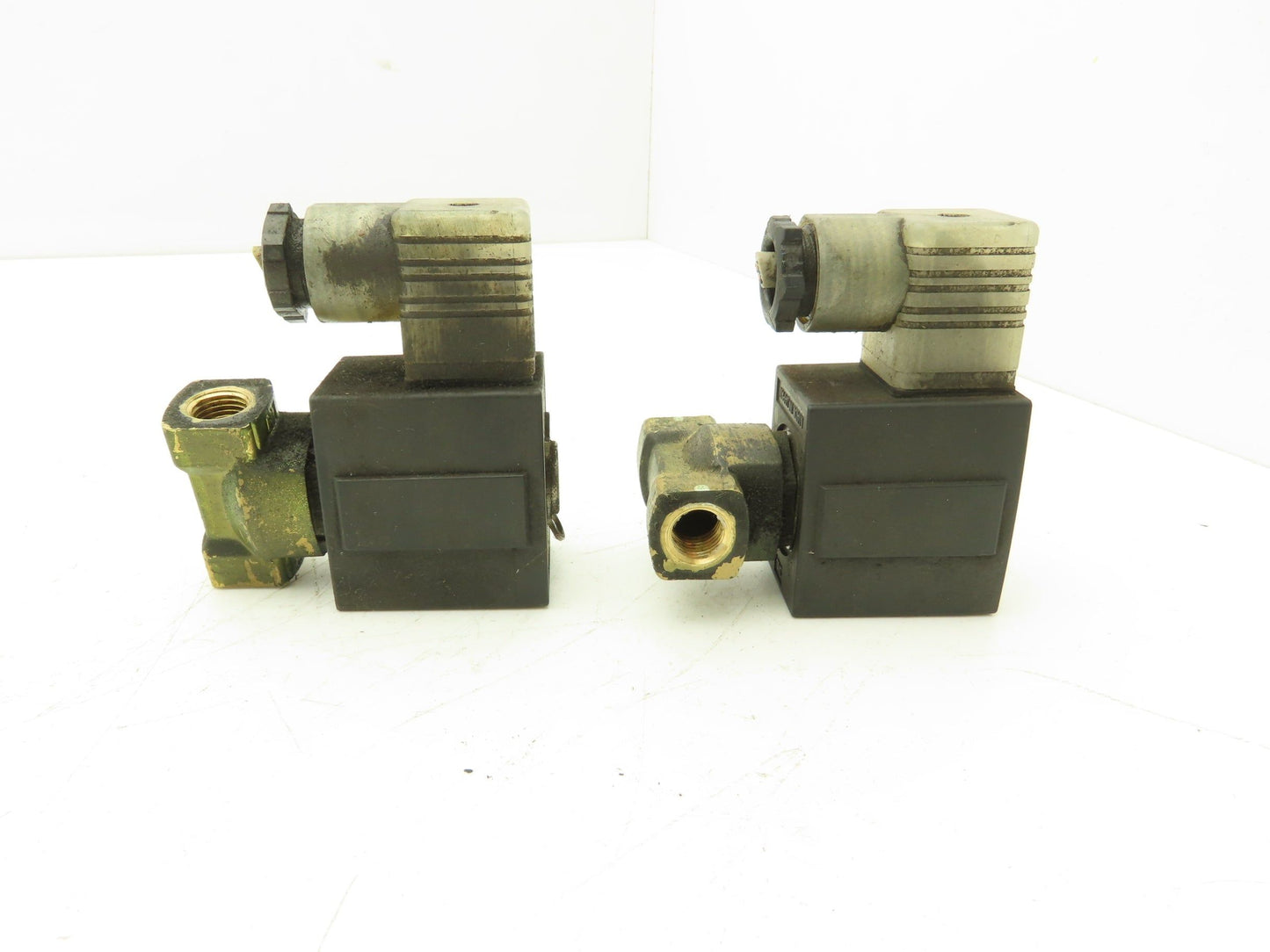 SMC VX2320-X259 Pneumatic Air Solenoid Valve 0.5MPa 24VDC coil Lot of 2