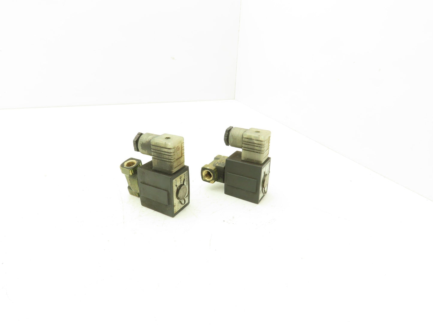 SMC VX2320-X259 Pneumatic Air Solenoid Valve 0.5MPa 24VDC coil Lot of 2